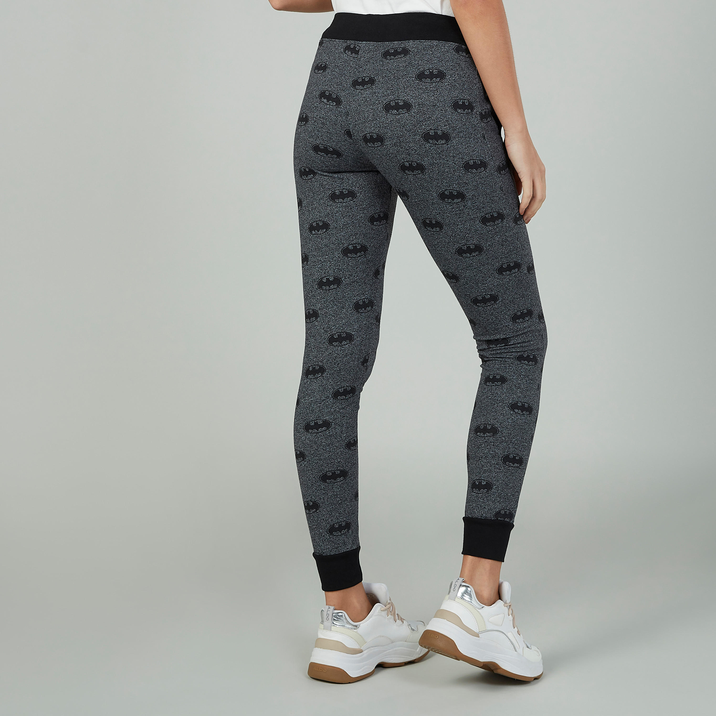 بنطلون رياضي سليم بخصر مطاطي منخفض وطبعات باتمان-women-clothing-bottoms-joggers-image-3