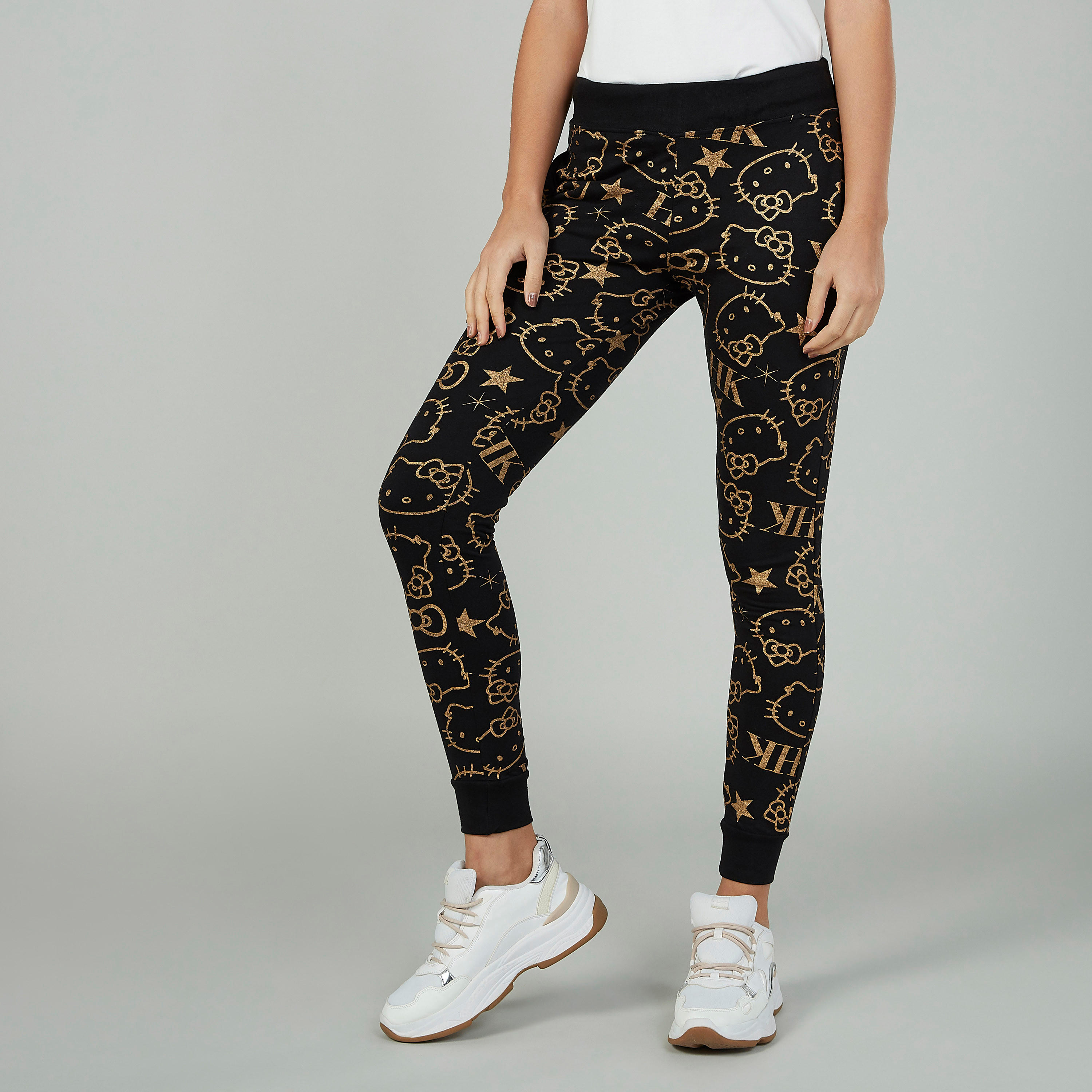 بنطلون رياضي سليم بخصر منخفض الارتفاع وجيوب بطبعات هالو كيتي-women-clothing-bottoms-joggers-image-1