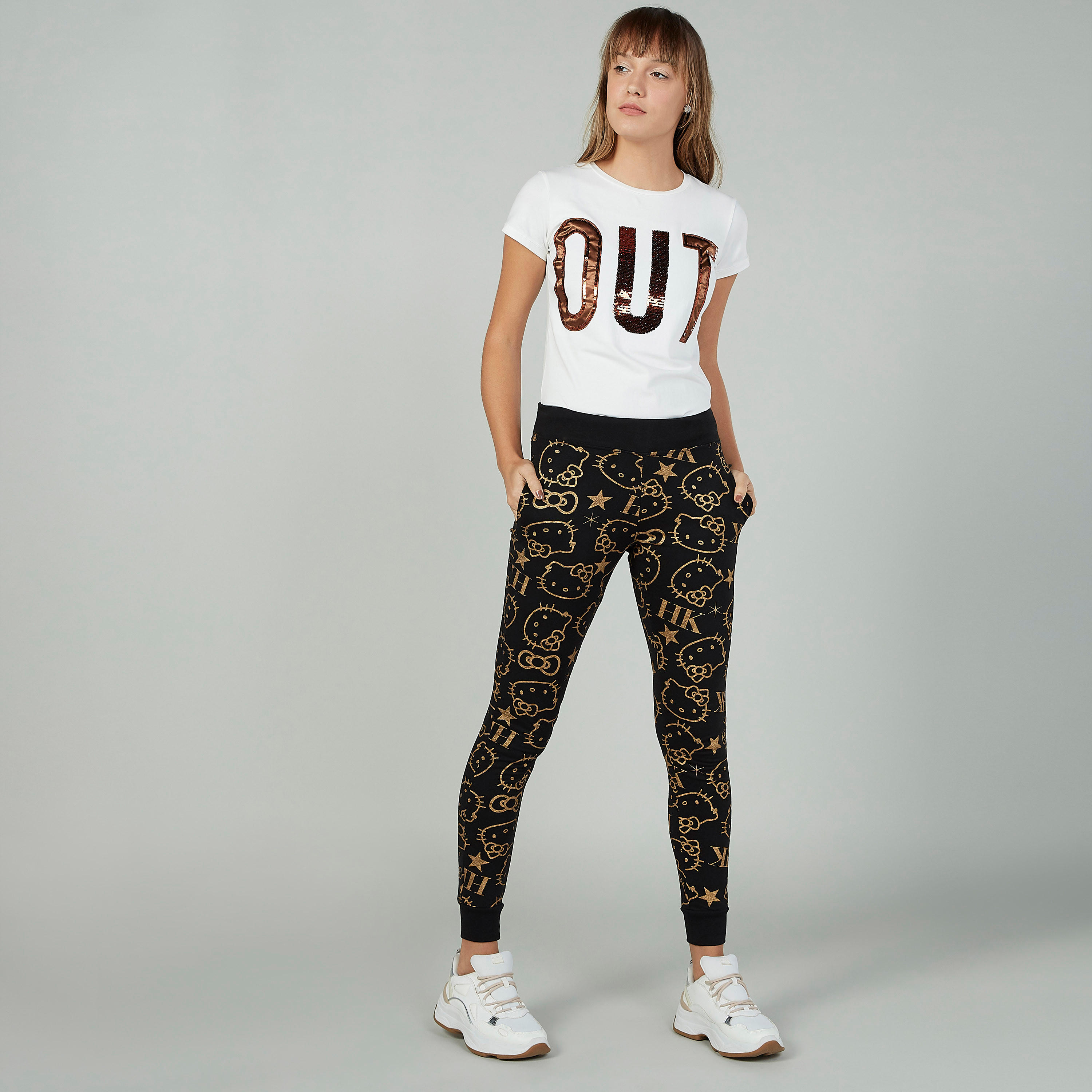 بنطلون رياضي سليم بخصر منخفض الارتفاع وجيوب بطبعات هالو كيتي-women-clothing-bottoms-joggers-image-2