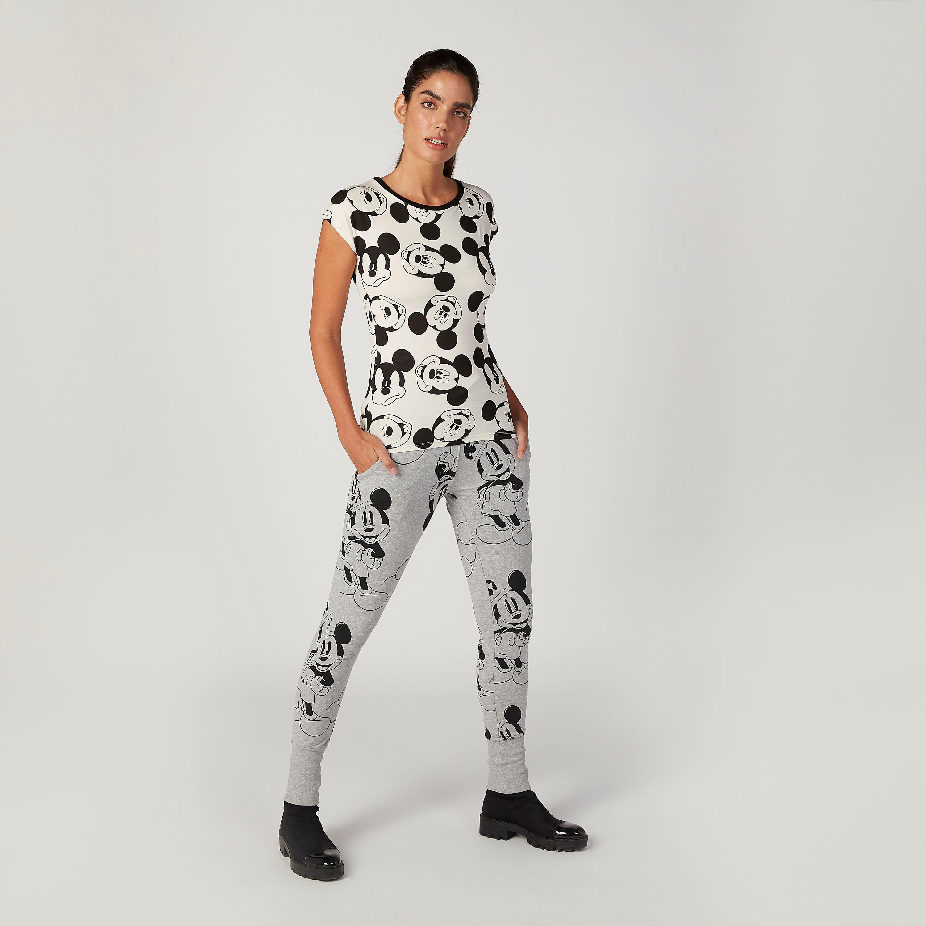 بنطلون رياضي سليم بجيوب وطبعات ميكي ماوس-women-clothing-bottoms-joggers-image-2