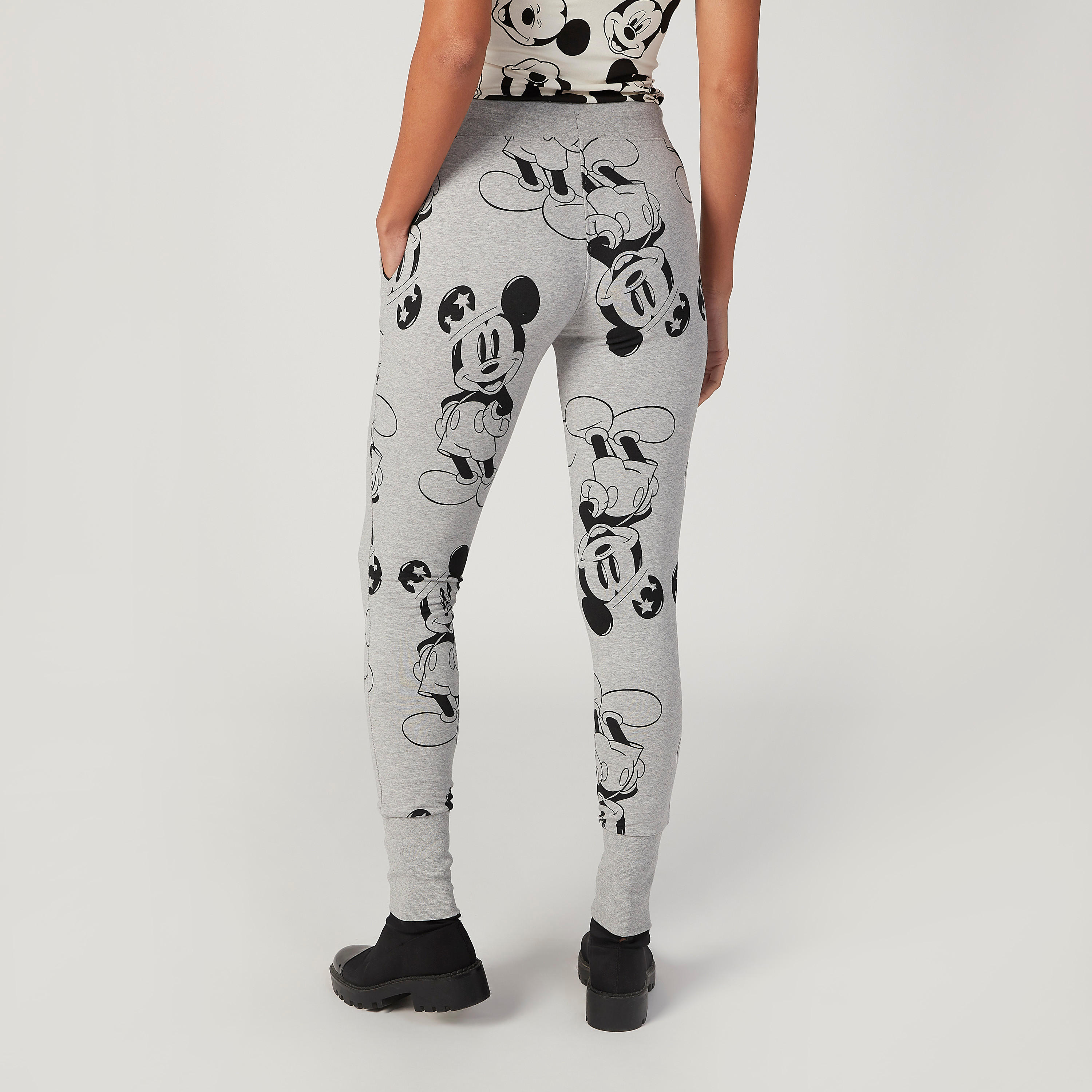 بنطلون رياضي سليم بجيوب وطبعات ميكي ماوس-women-clothing-bottoms-joggers-image-4