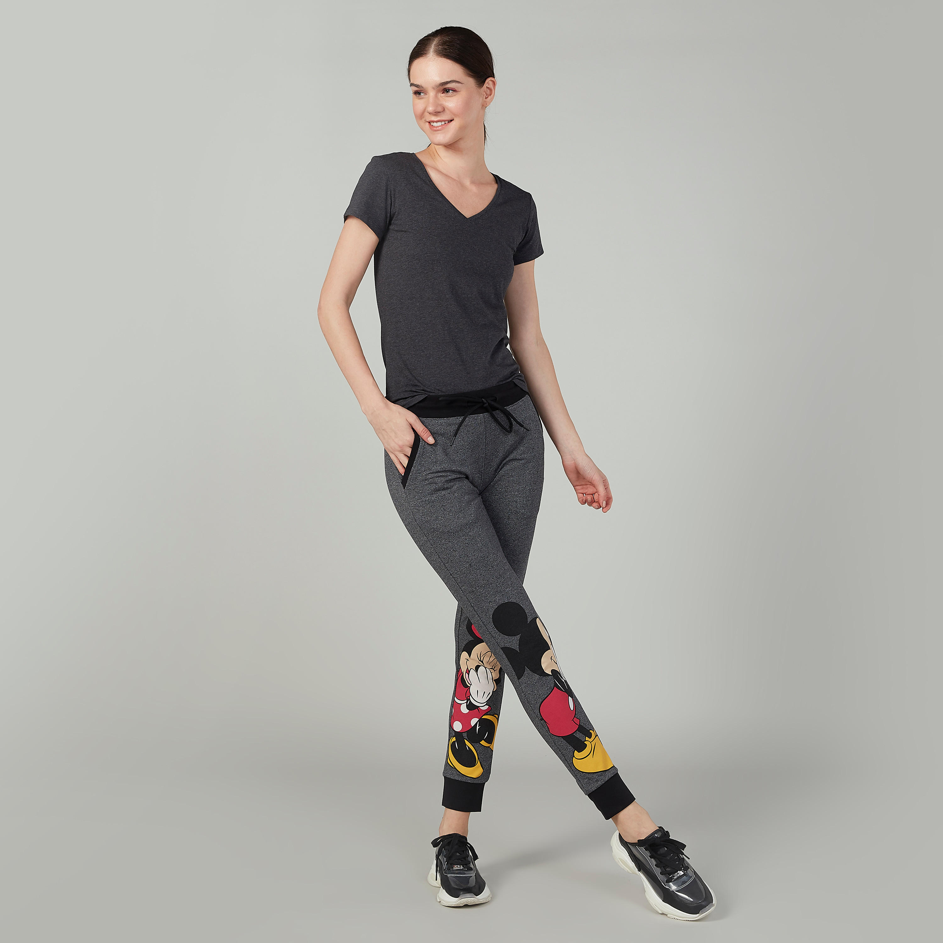 بنطلون رياضي سليم بخصر منخفض وطبعات ميكي آند ميني ماوس-women-clothing-bottoms-joggers-image-2