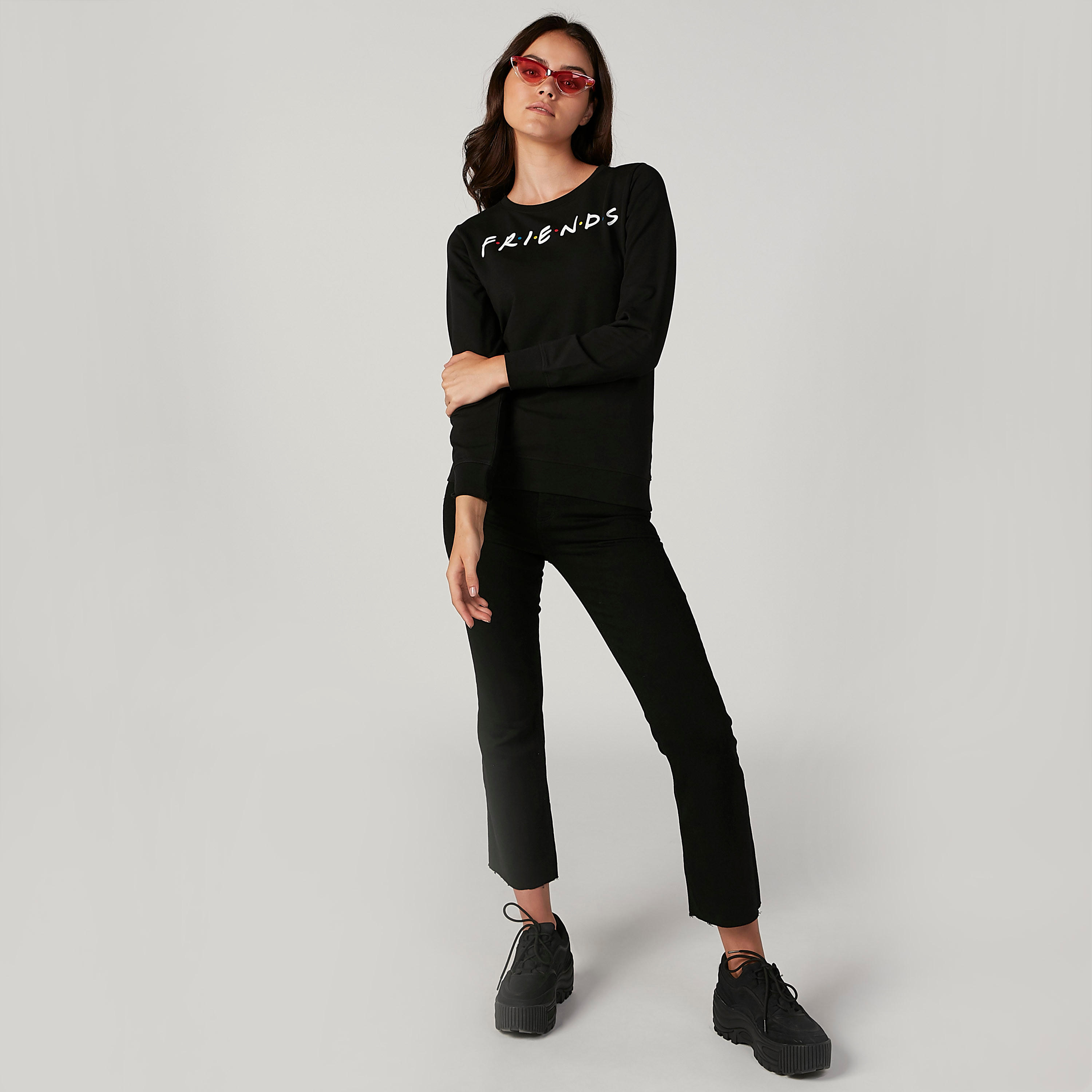 سويت شيرت بياقة مستديرة وأكمام طويلة وطبعات فريندز-women-winterwear-hoodiesandsweatshirts-sweatshirts-image-2