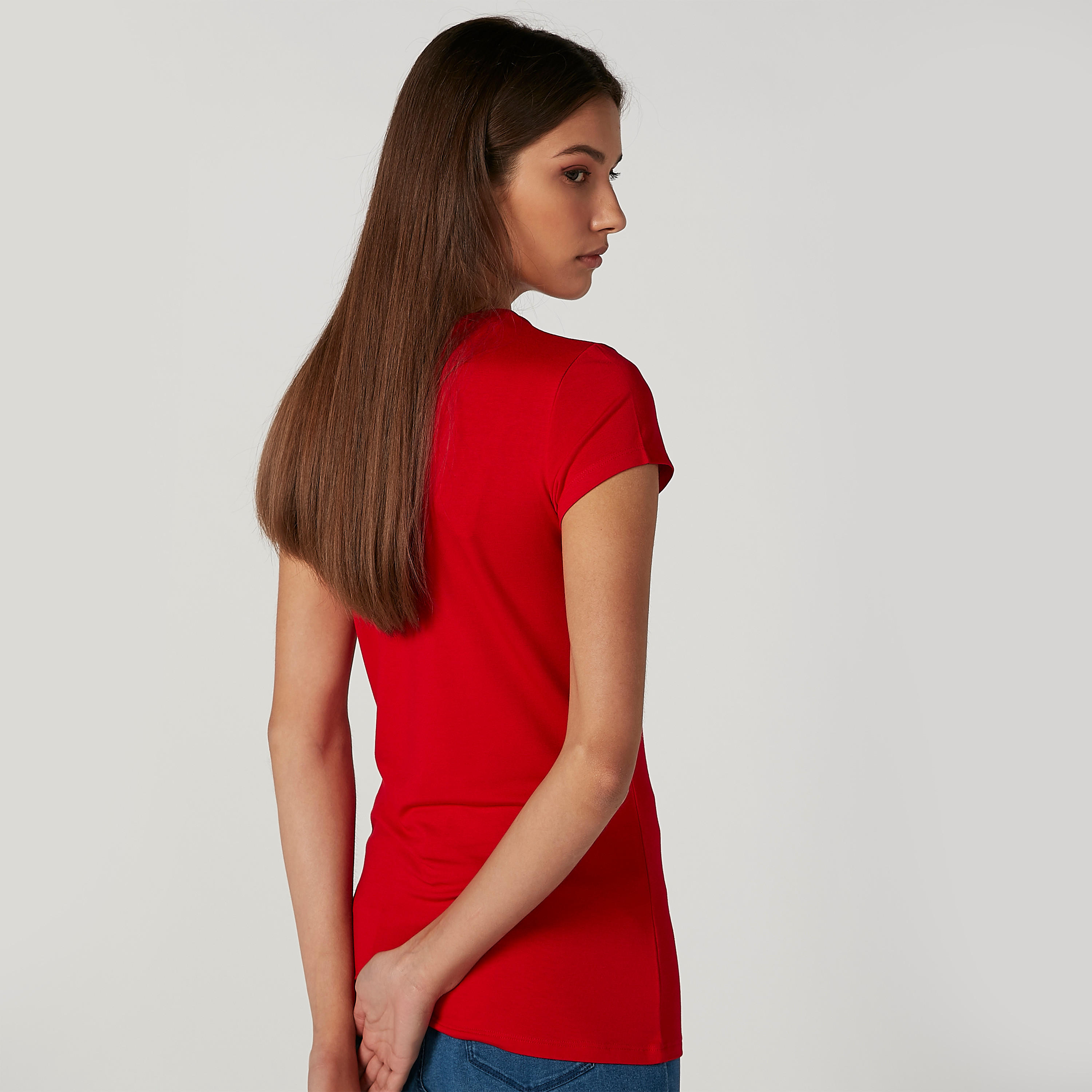 تيشيرت سكيني بياقة مستديرة وأكمام كاب وطبعات باجز باني-women-clothing-tshirts-image-2