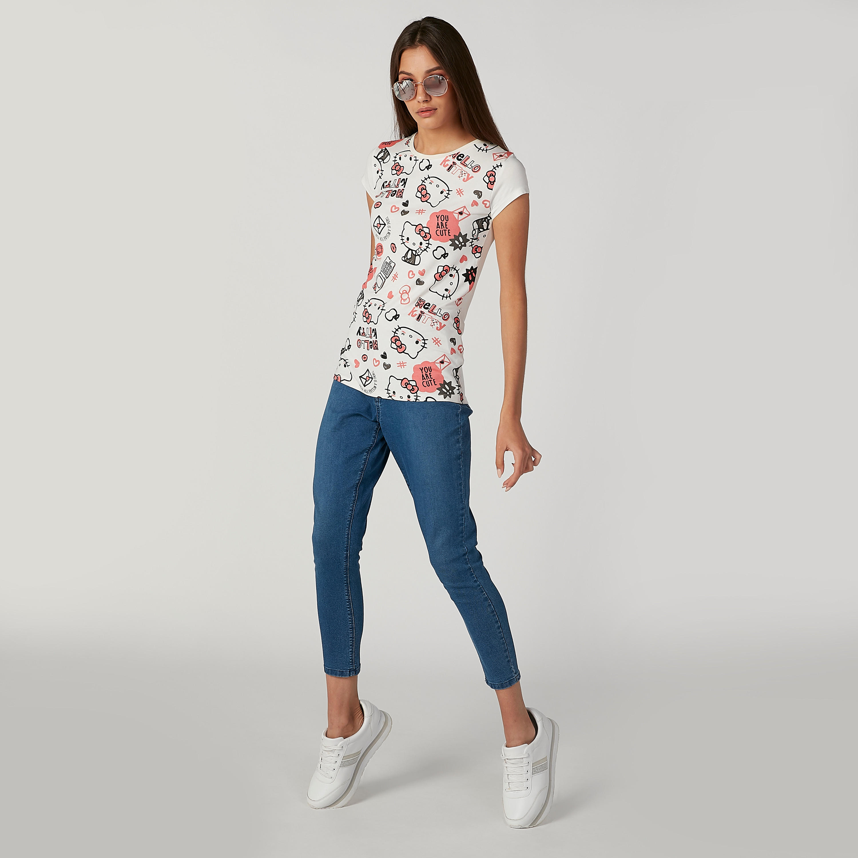 تيشيرت سكيني بياقة مستديرة وأكمام كاب وطبعات هالو كيتي-women-clothing-tshirts-image-3