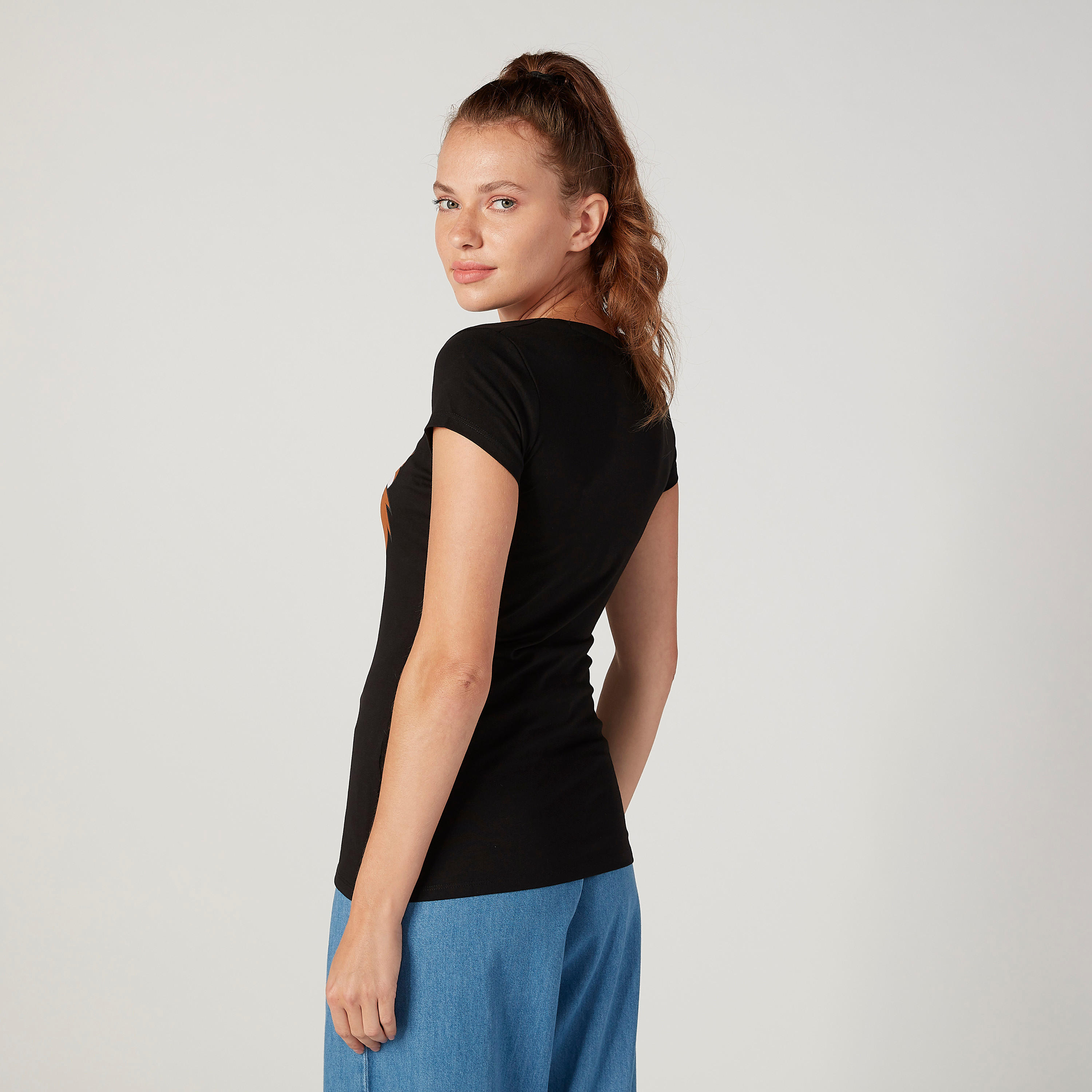 تيشيرت مستدام سكيني بأكمام كاب وطبعات -women-clothing-tshirts-image-4