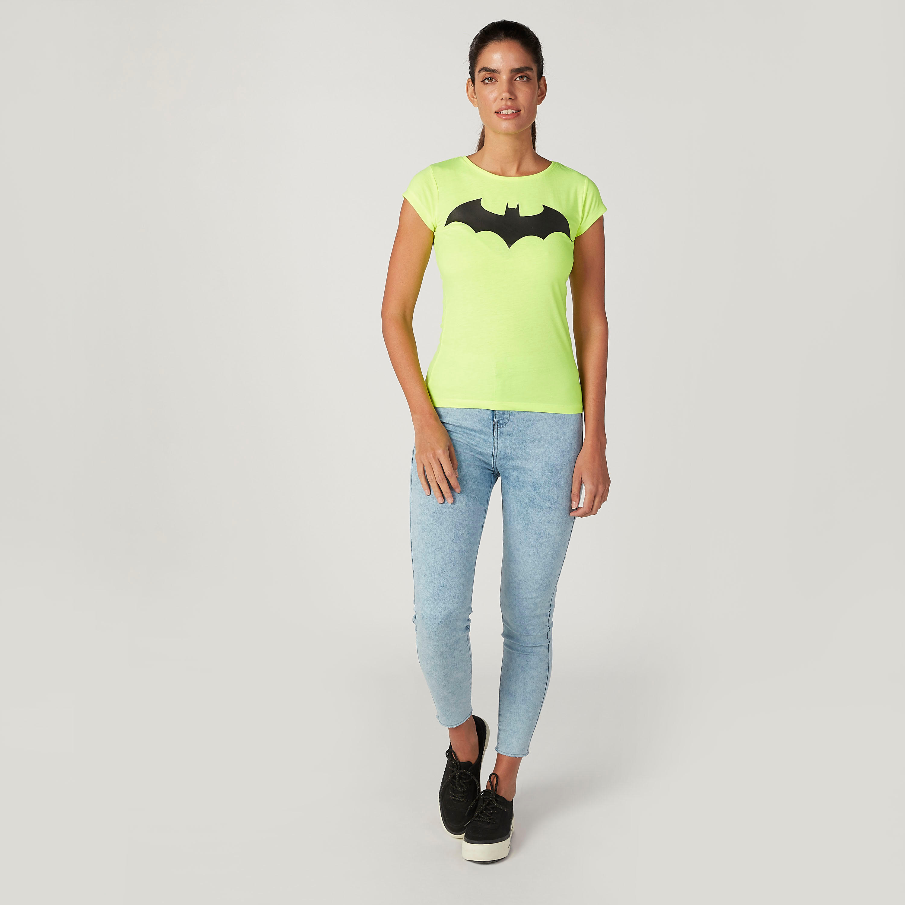 تيشيرت بقصة سكيني بياقة ضيقة وأكمام كاب وطبعات باتمان-women-clothing-tshirts-image-2