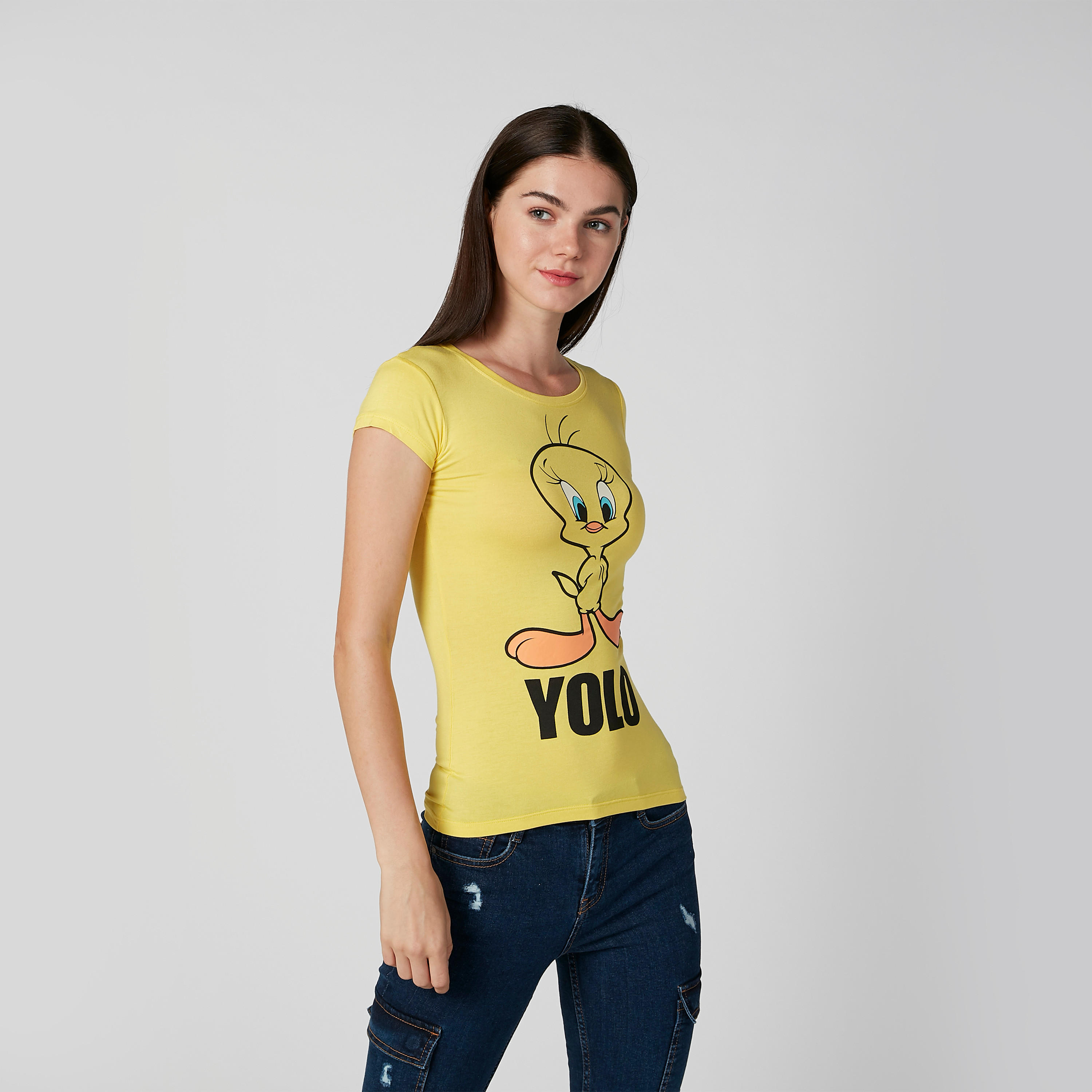 تيشيرت سكيني بياقة مستديرة وأكمام كاب وطبعات تويتي-women-clothing-tshirts-image-1
