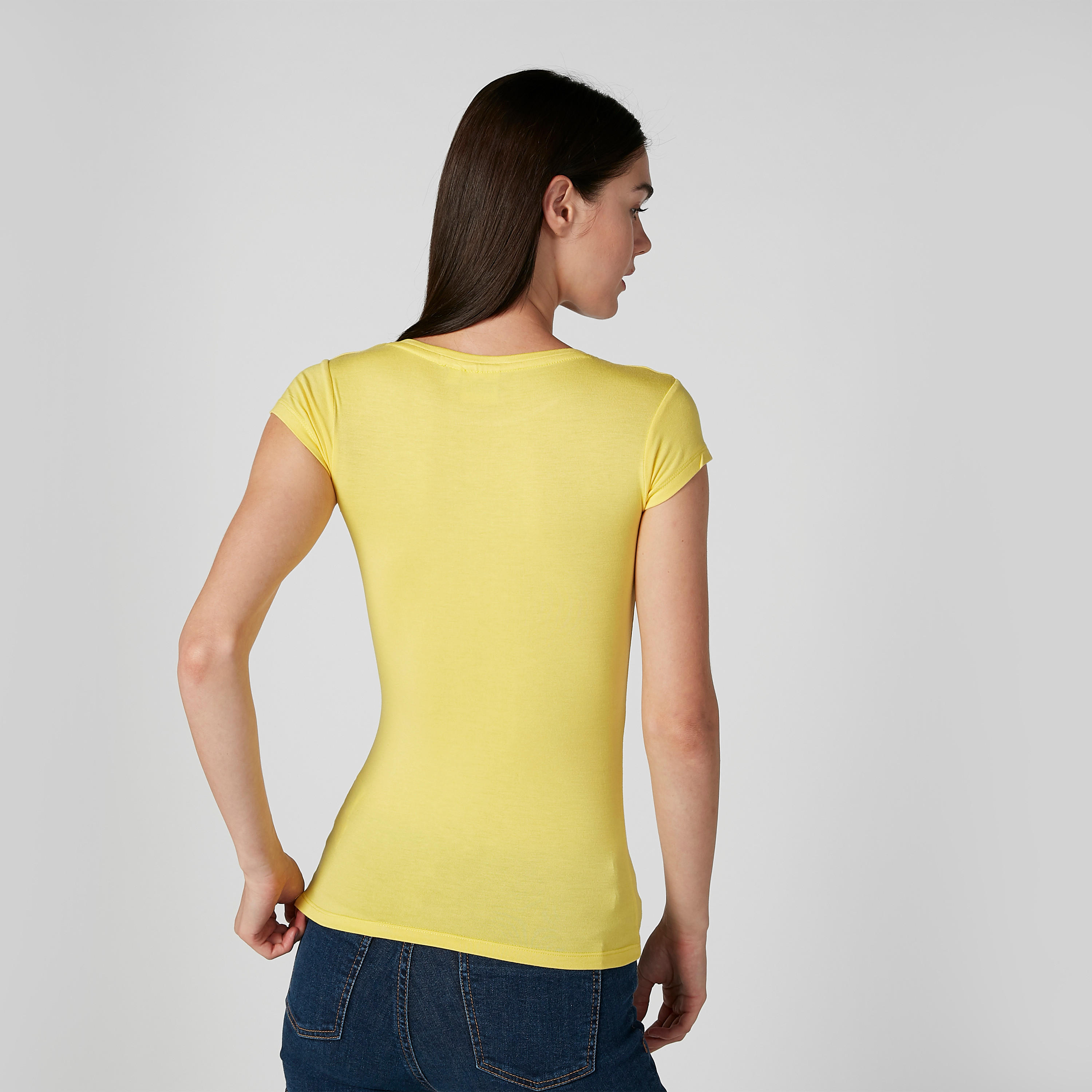 تيشيرت سكيني بياقة مستديرة وأكمام كاب وطبعات تويتي-women-clothing-tshirts-image-4