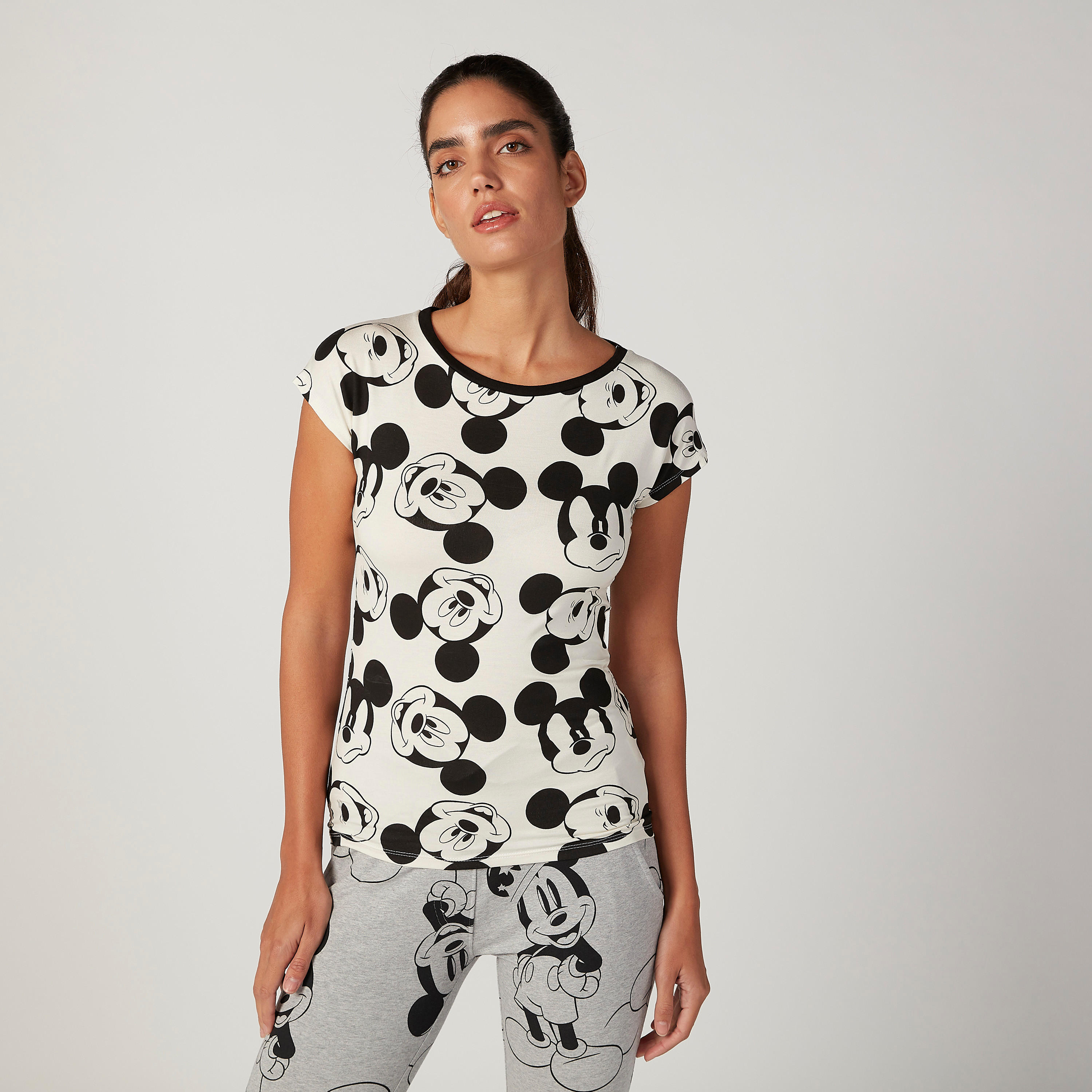 تيشيرت سكيني بياقة مستديرة وأكمام كاب وطبعات-women-clothing-tshirts-image-1