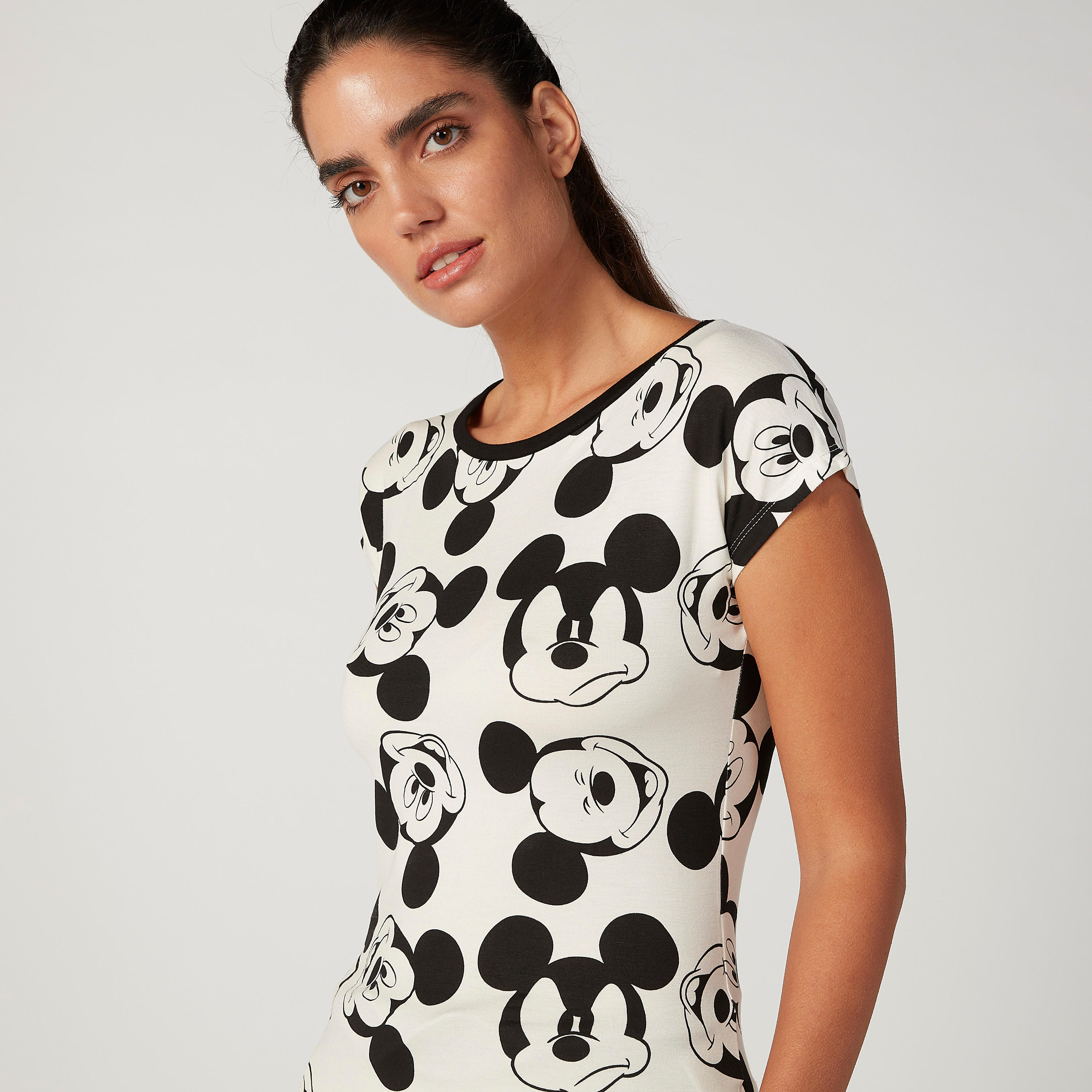 تيشيرت سكيني بياقة مستديرة وأكمام كاب وطبعات-women-clothing-tshirts-image-3