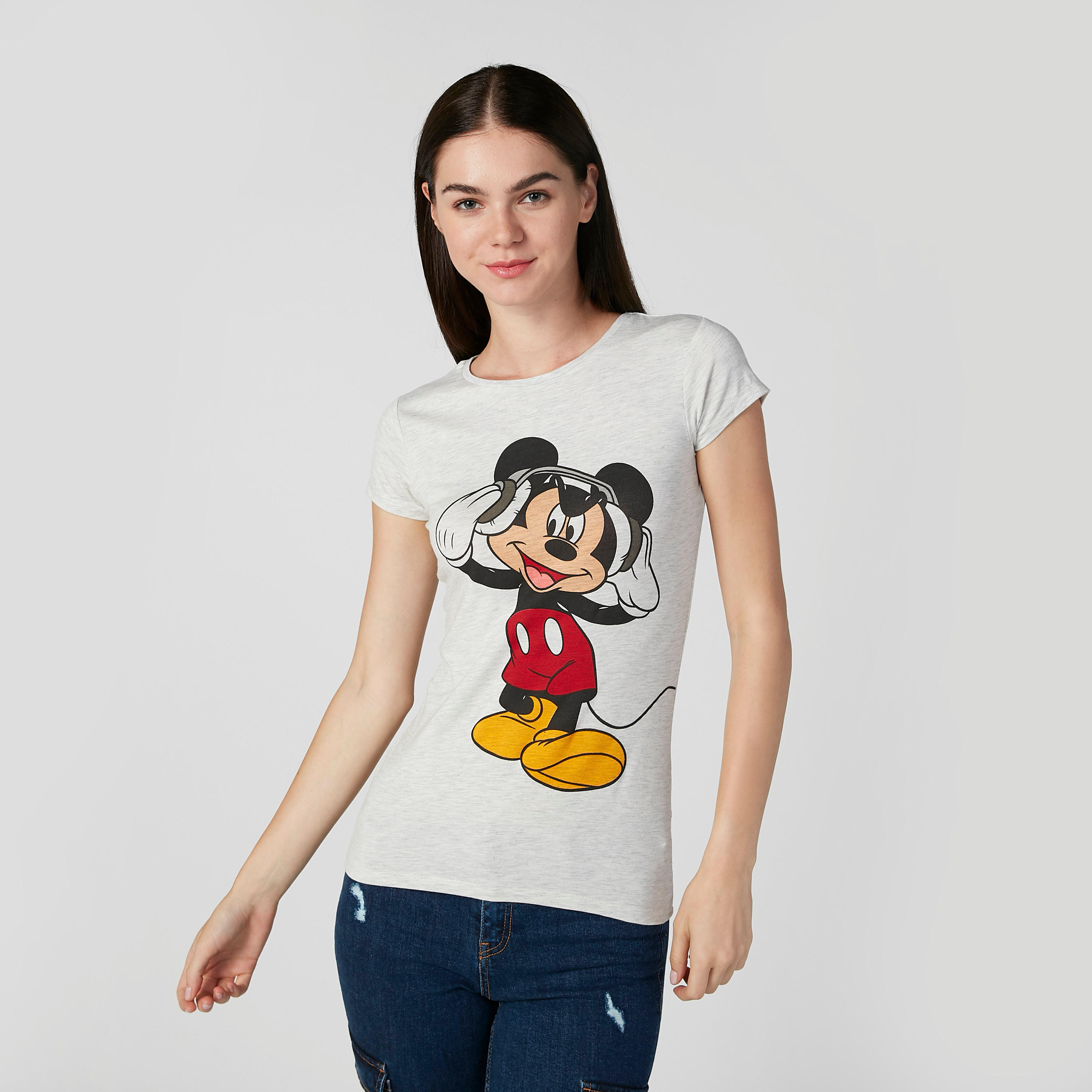 تيشيرت سكيني بياقة مستديرة وأكمام كاب وطبعات ميكي ماوس-women-clothing-tshirts-image-1