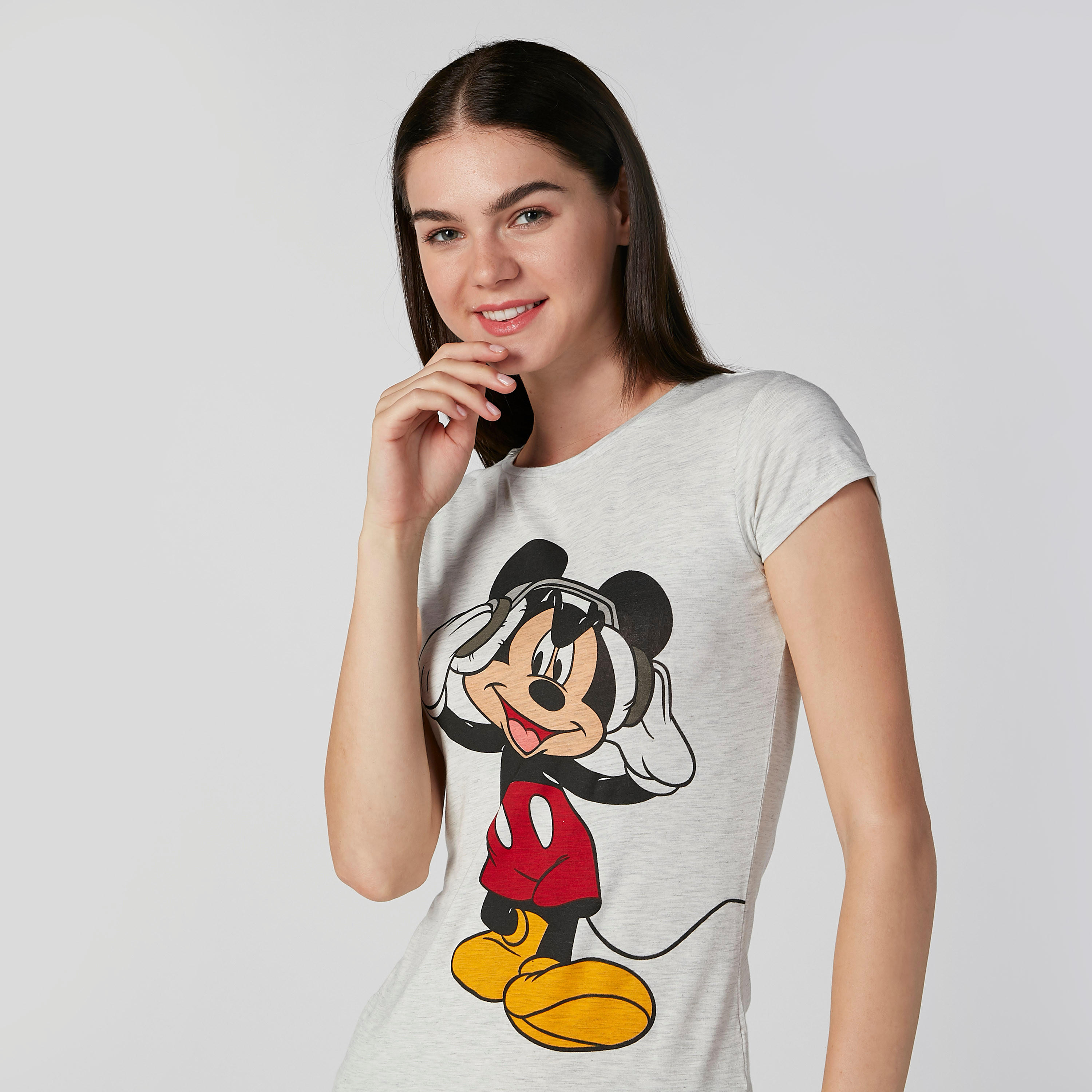 تيشيرت سكيني بياقة مستديرة وأكمام كاب وطبعات ميكي ماوس-women-clothing-tshirts-image-3