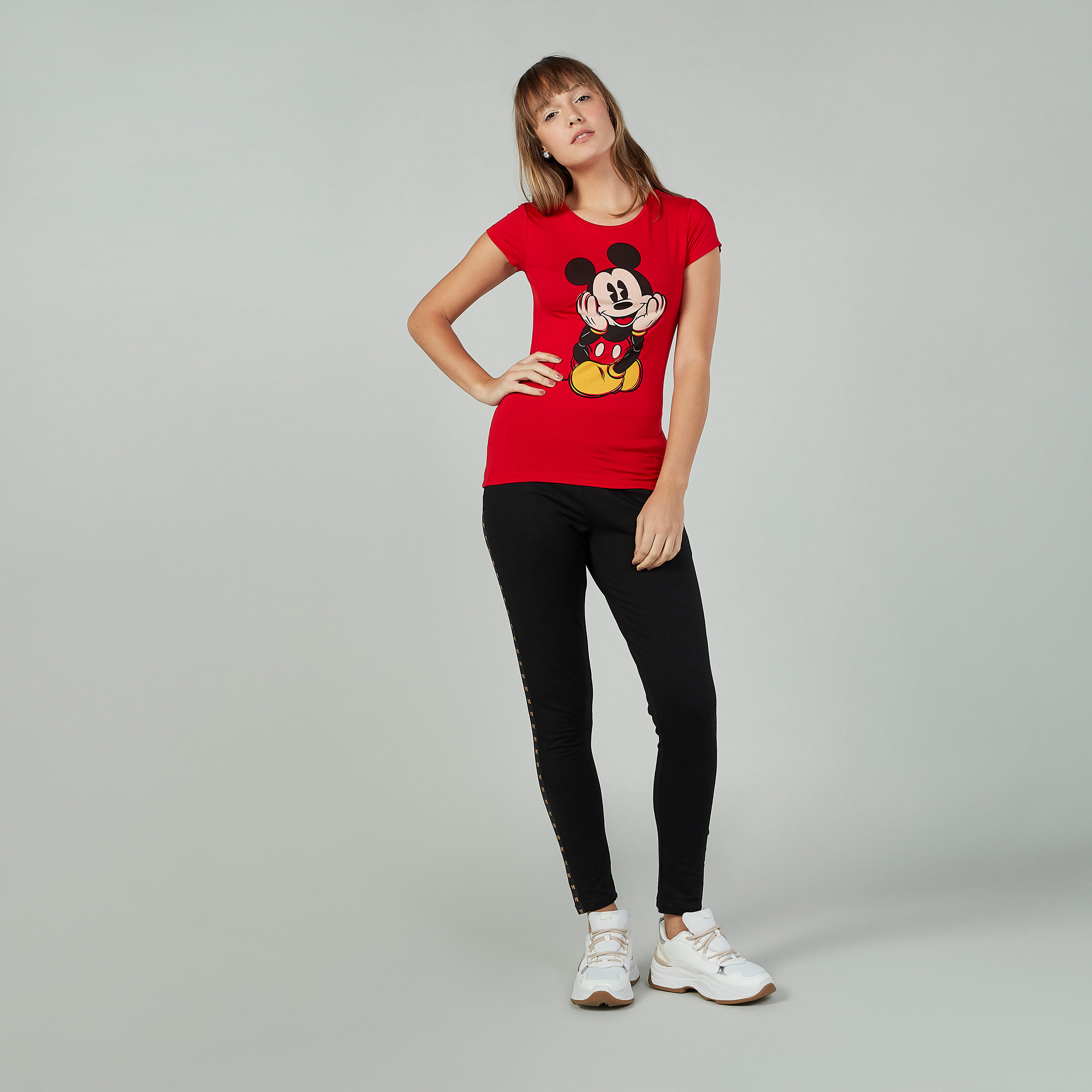تيشيرت سكيني بياقة مستديرة وأكمام كاب وطبعات ميكي ماوس-women-clothing-tshirts-image-2
