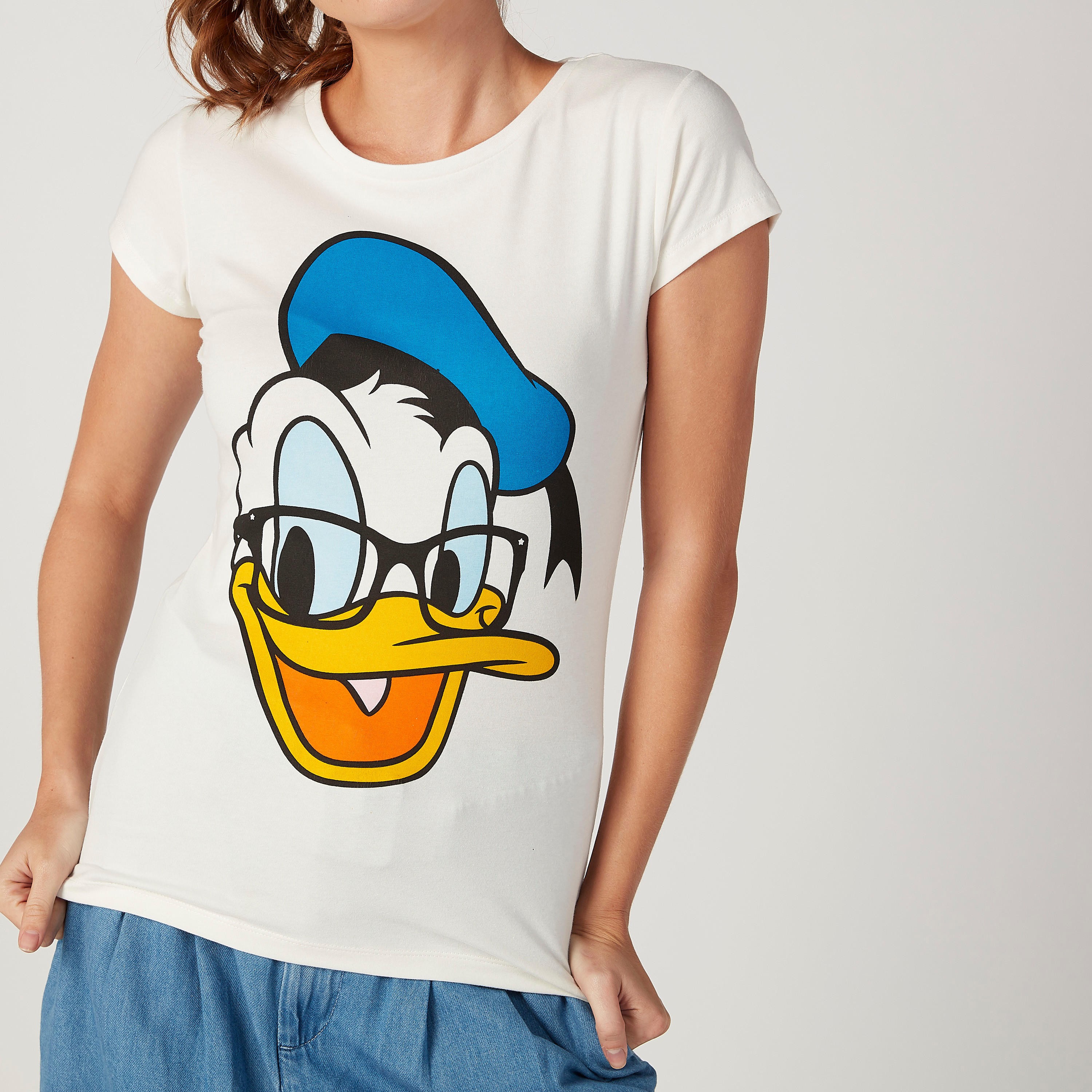 تيشيرت مستدام سكيني بأكمام كاب وطبعات دونالد داك-women-clothing-tshirts-image-3
