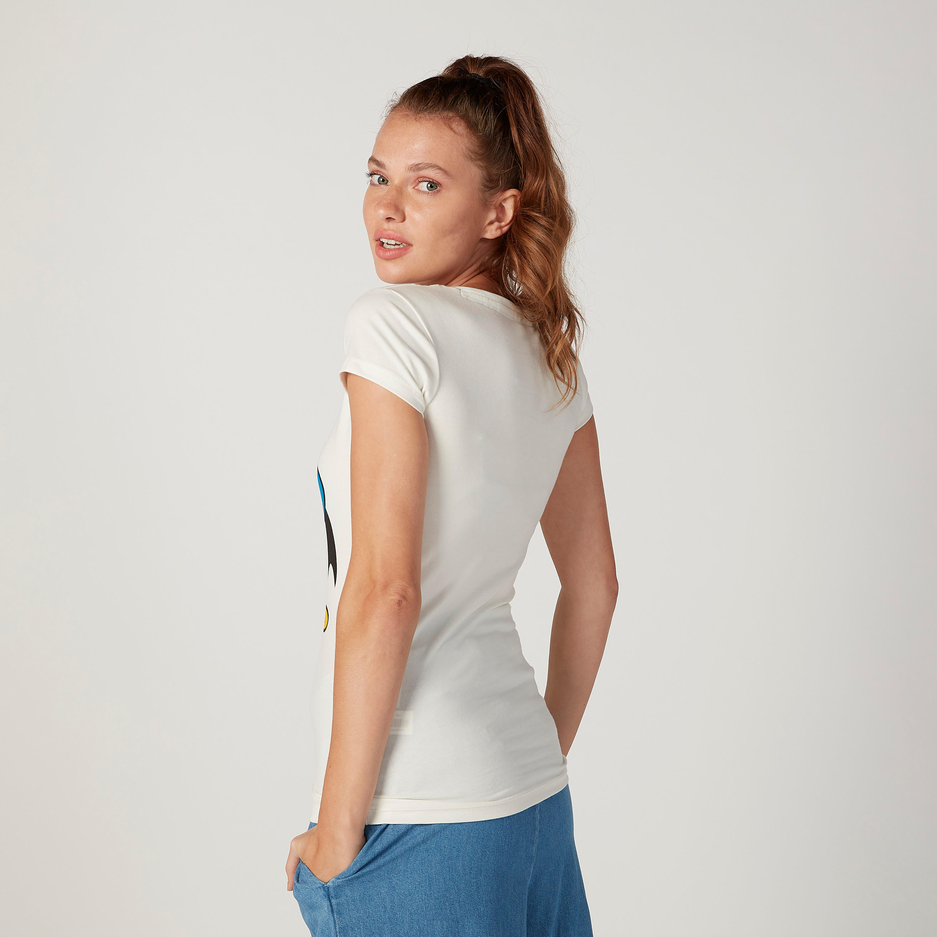 تيشيرت مستدام سكيني بأكمام كاب وطبعات دونالد داك-women-clothing-tshirts-image-4