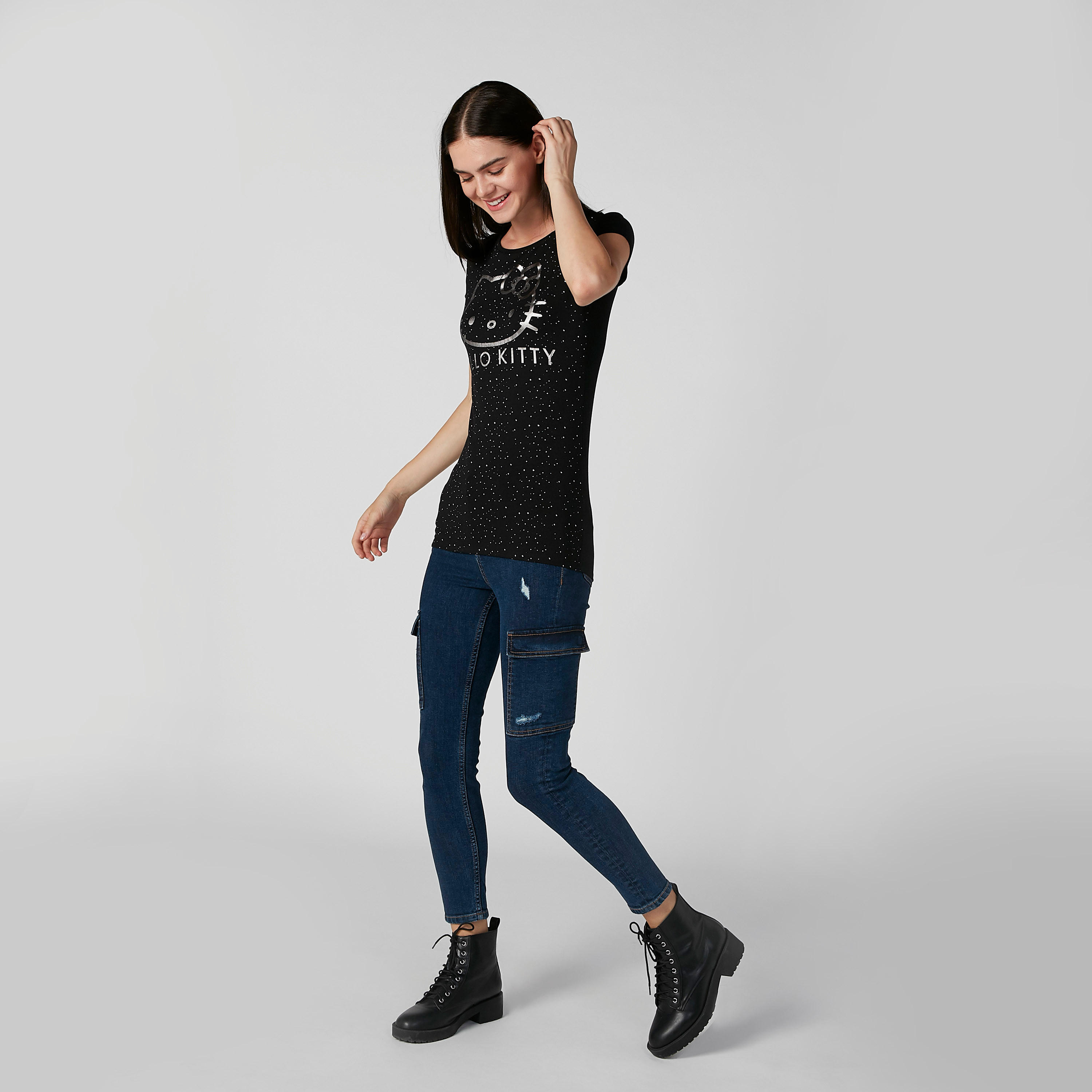 تيشيرت سكيني بياقة مستديرة وأكمام كاب وطبعات هالو كيتي-women-clothing-tshirts-image-2