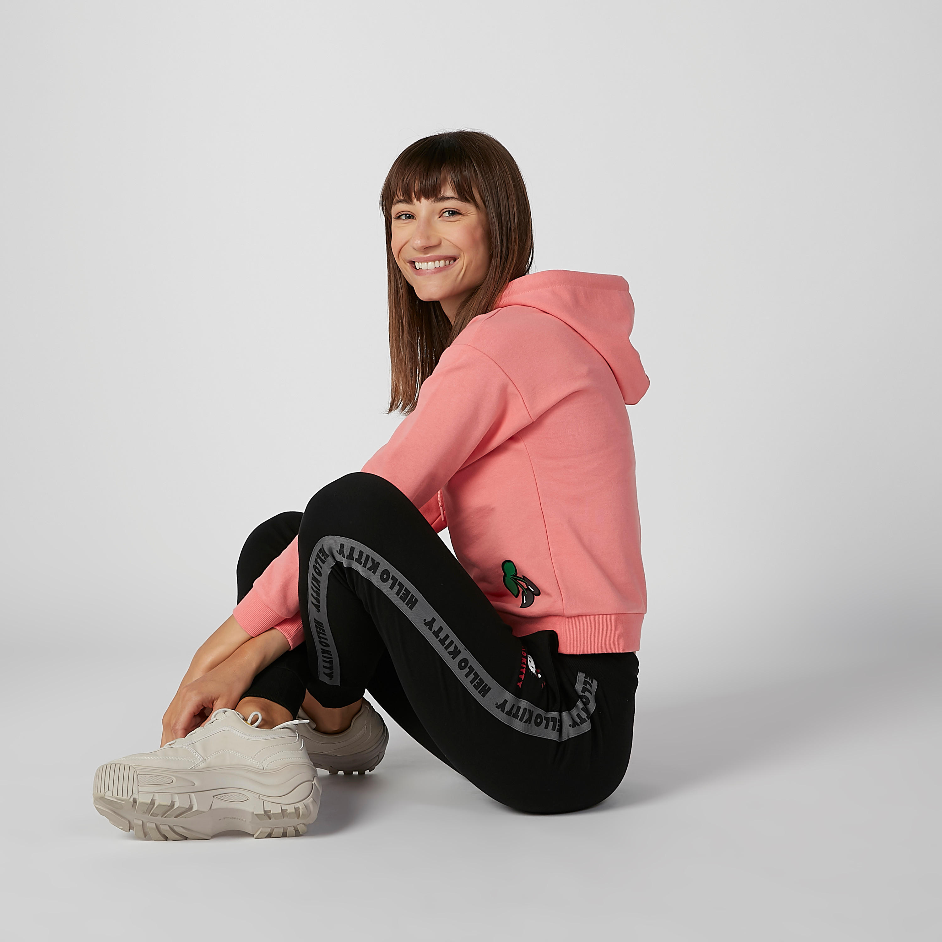 هودي بأكمام طويلة وطبعات هالو كيتي-women-winterwear-hoodiesandsweatshirts-hoodies-image-2