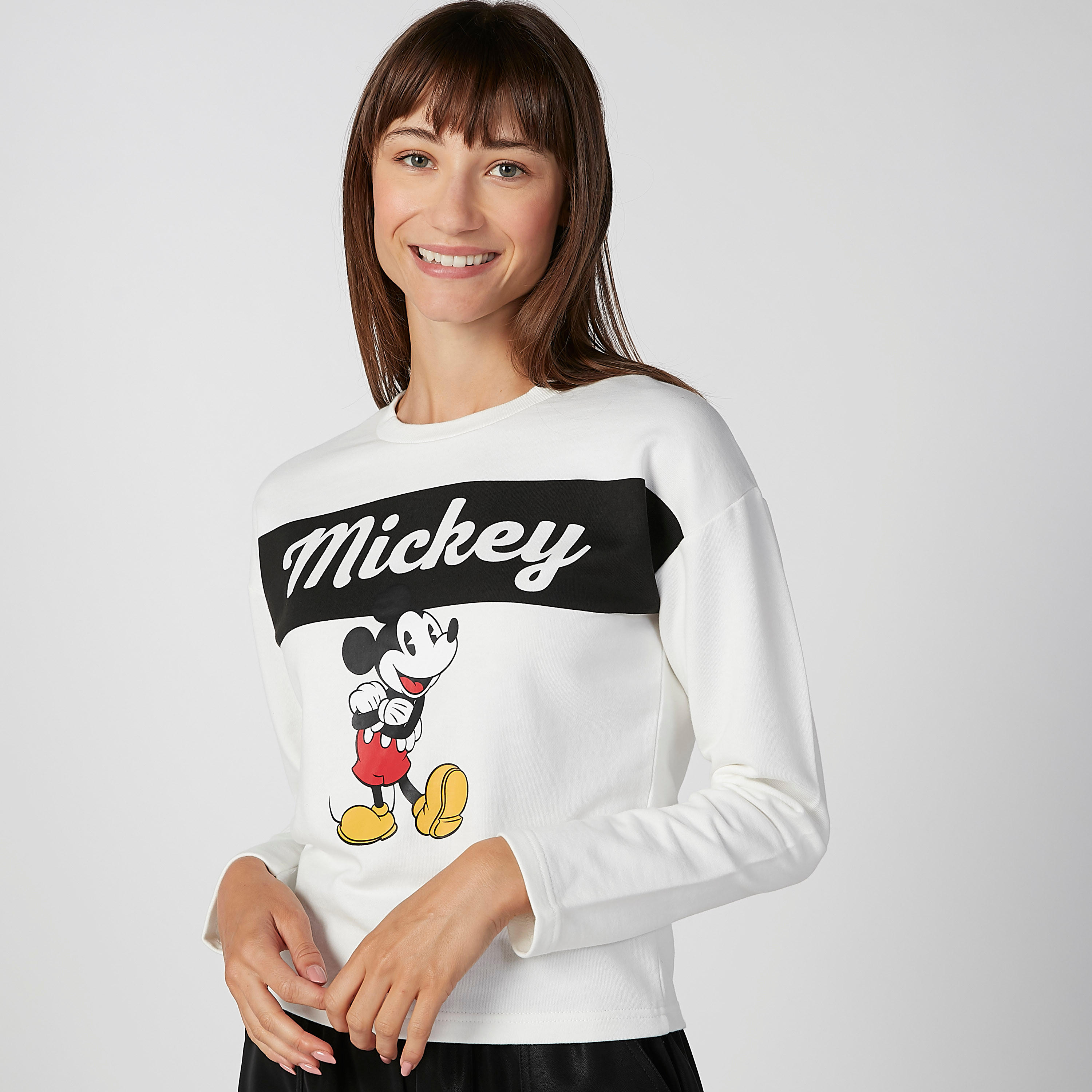 سويت شيرت بياقة ضيّقة وأكمام طويلة وطبعات ميكي ماوس-women-winterwear-hoodiesandsweatshirts-sweatshirts-image-1