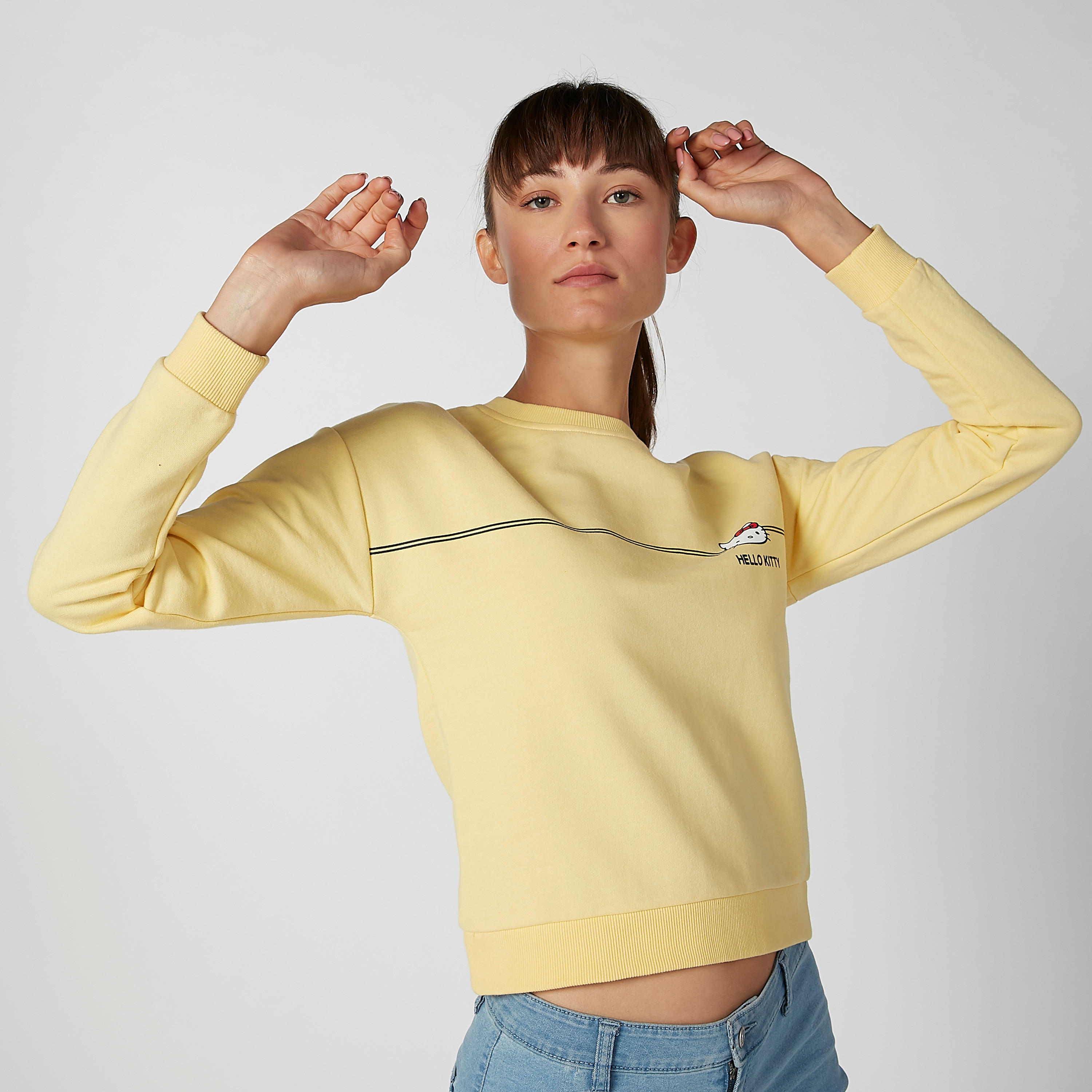 سويت شيرت بياقة مستديرة وأكمام طويلة وطبعات هالو كيتي-women-winterwear-hoodiesandsweatshirts-sweatshirts-image-1
