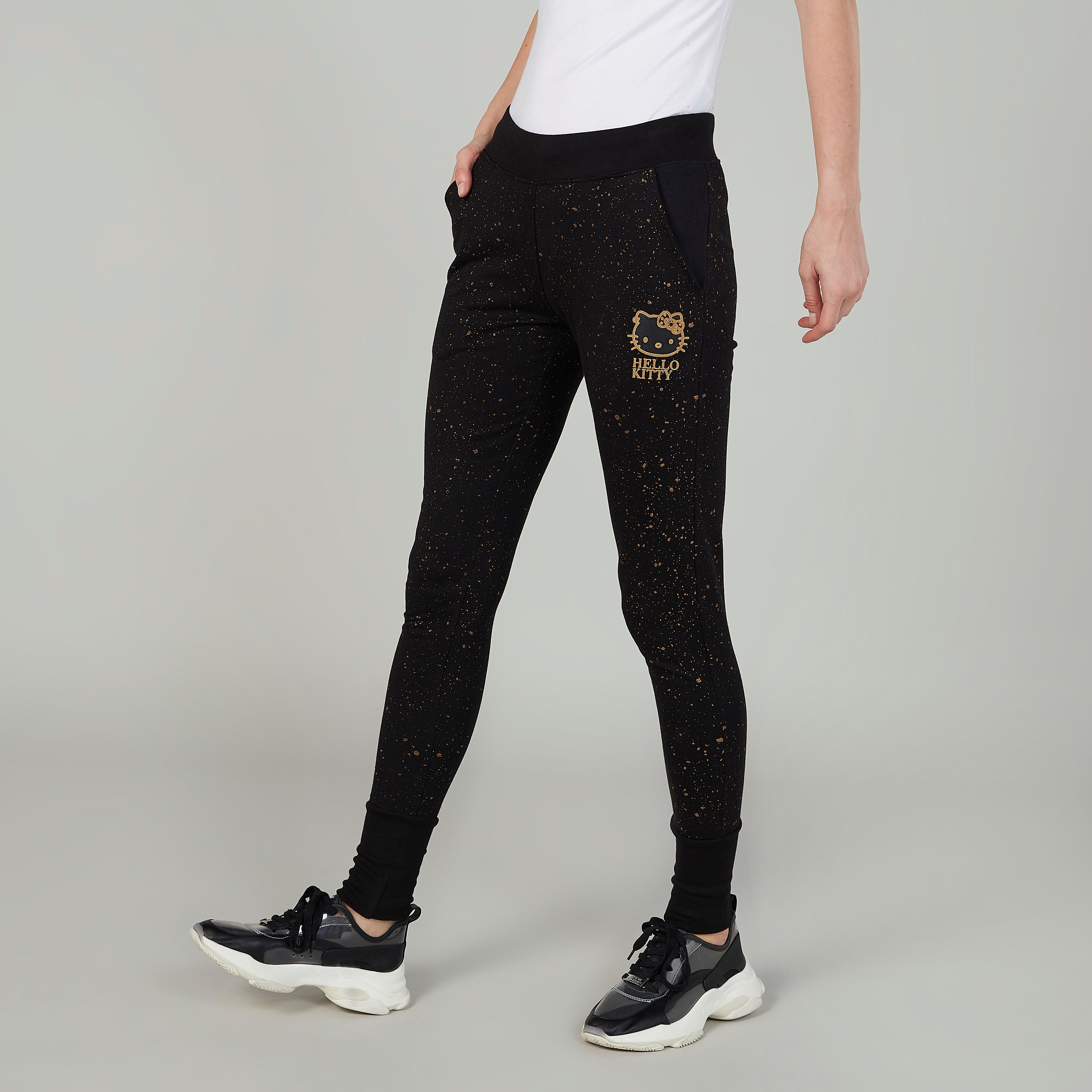 بنطلون رياضي سليم بخصر متوسط الارتفاع وجيوب بطبعات هالو كيتي-women-clothing-bottoms-joggers-image-1