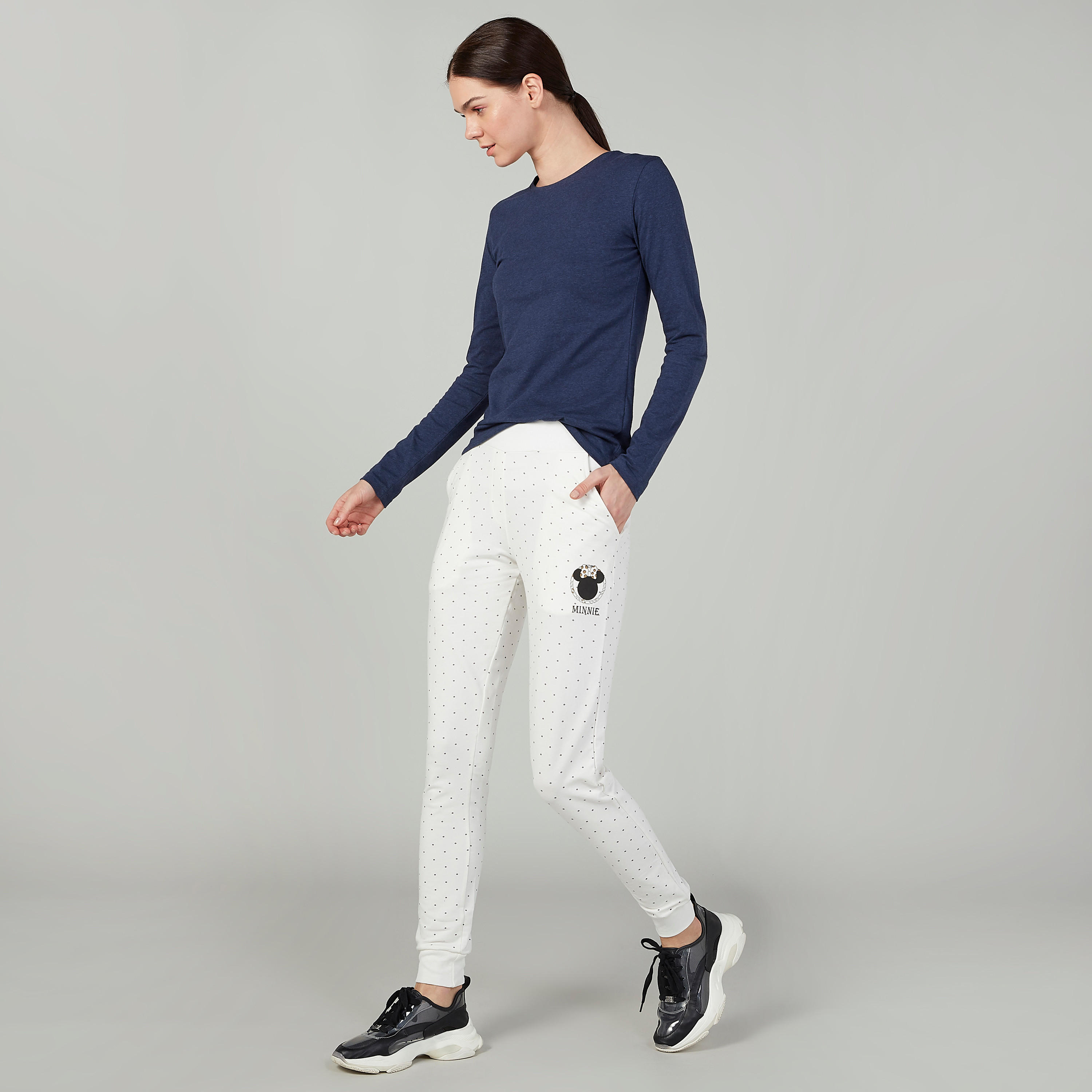 بنطلون رياضي سليم بخصر متوسط الارتفاع وجيوب بطبعات ميني ماوس-women-clothing-bottoms-joggers-image-2
