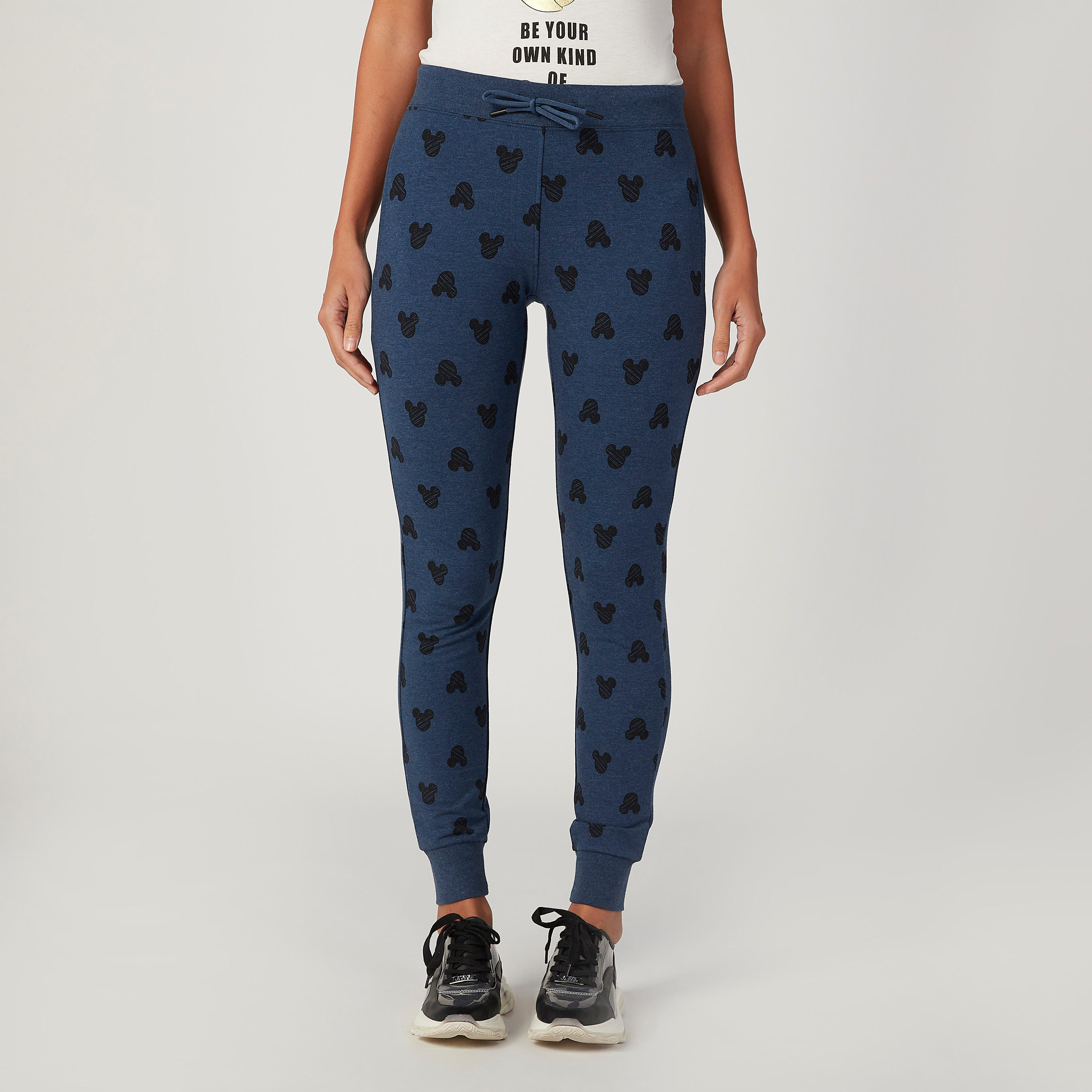 بنطلون رياضي سليم بخصر متوسط الارتفاع وجيوب بطبعات ميكي ماوس-women-clothing-bottoms-joggers-image-1