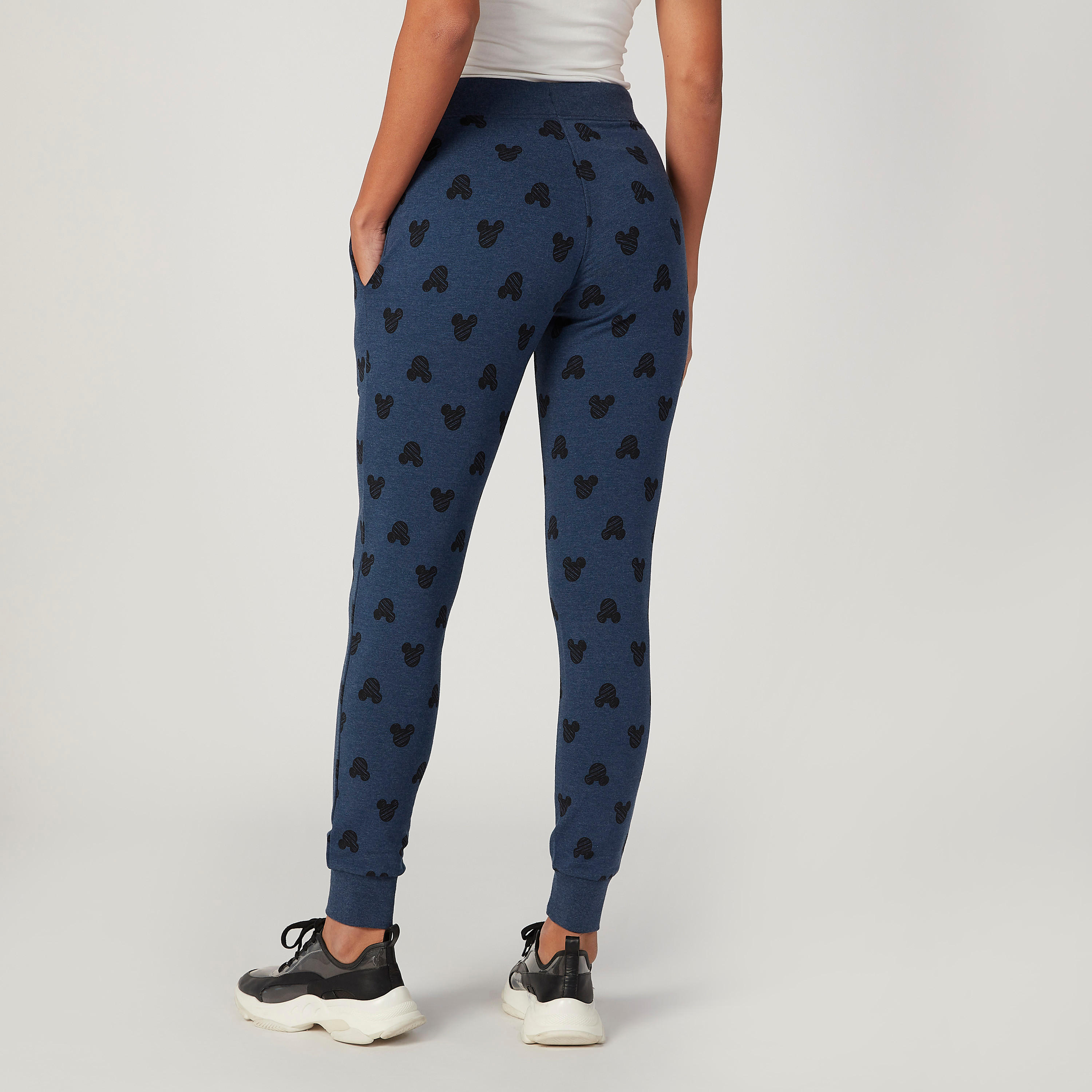 بنطلون رياضي سليم بخصر متوسط الارتفاع وجيوب بطبعات ميكي ماوس-women-clothing-bottoms-joggers-image-4