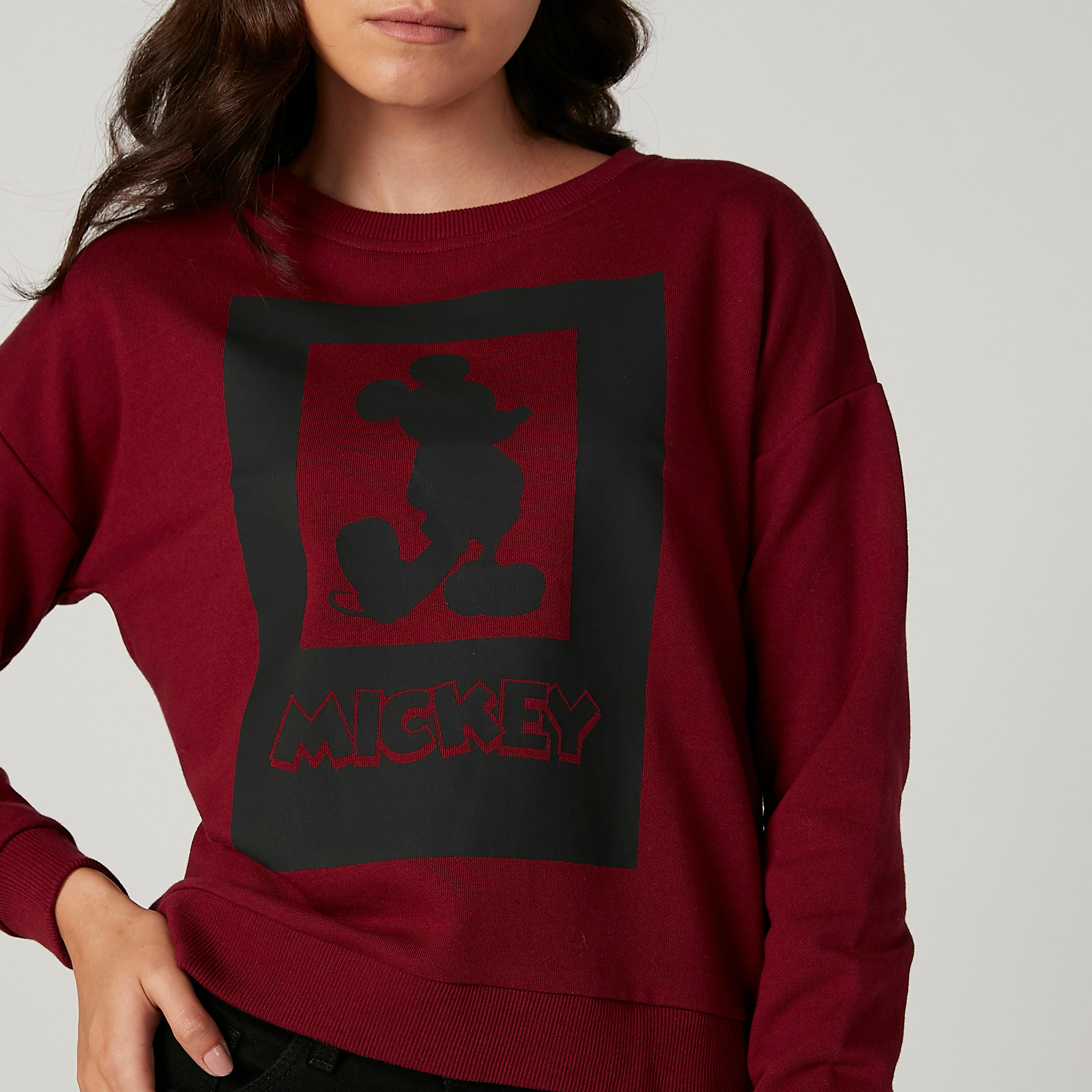 سويت شيرت بياقة مستديرة وأكمام طويلة وطبعات ميكي ماوس-women-winterwear-hoodiesandsweatshirts-sweatshirts-image-2