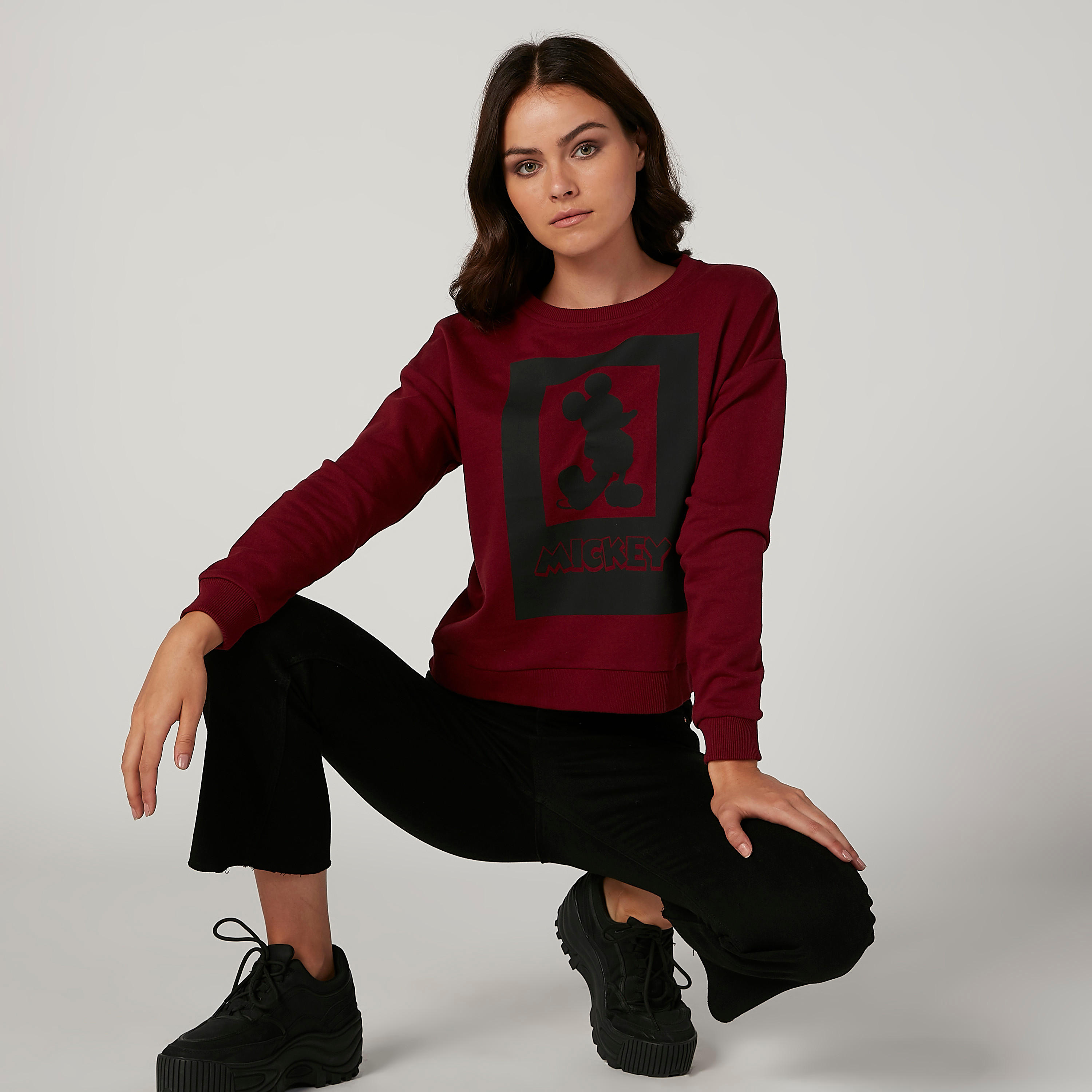 سويت شيرت بياقة مستديرة وأكمام طويلة وطبعات ميكي ماوس-women-winterwear-hoodiesandsweatshirts-sweatshirts-image-4