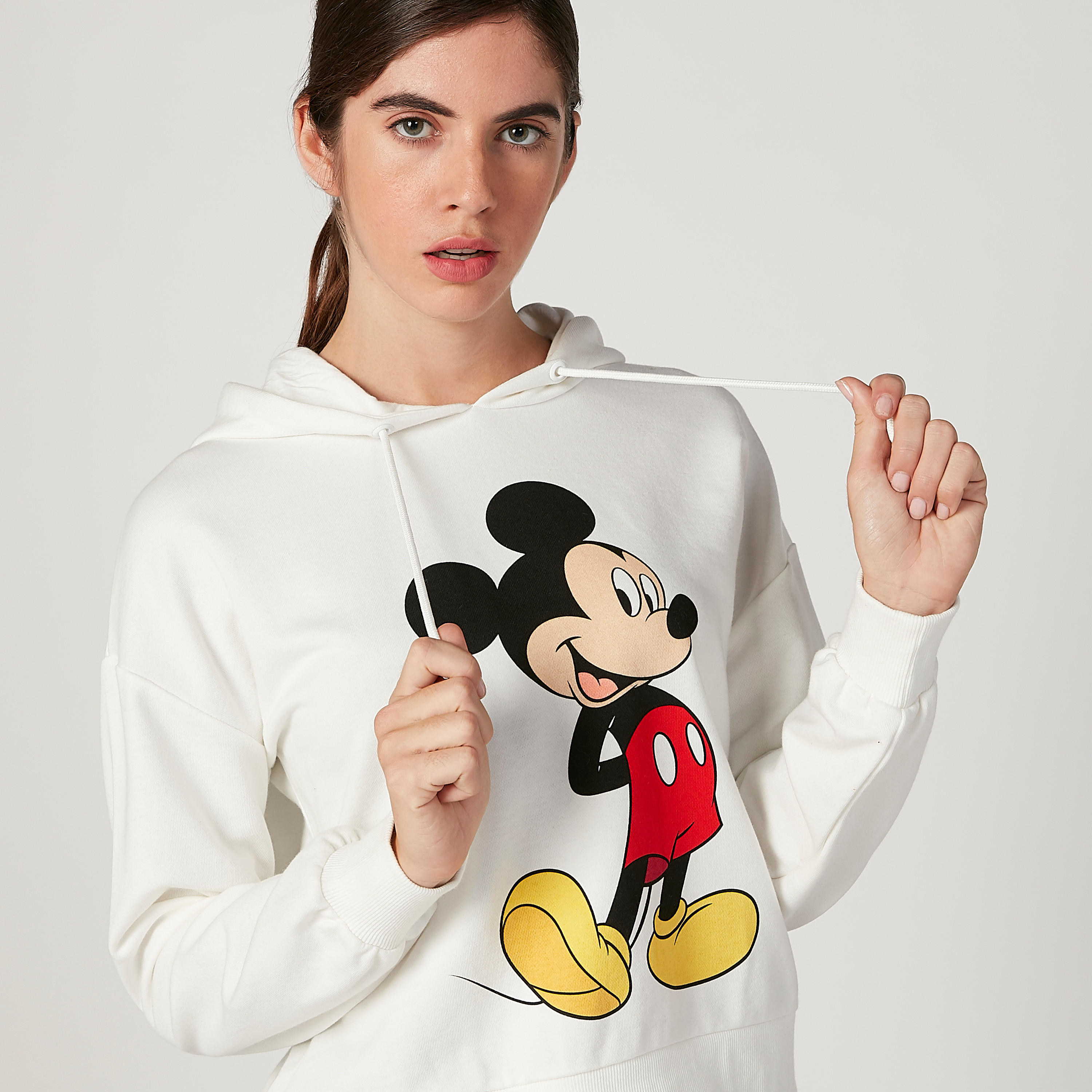 سويت شيرت بقبّعة وأكمام طويلة وطبعات ميكي ماوس-women-winterwear-hoodiesandsweatshirts-hoodies-image-2