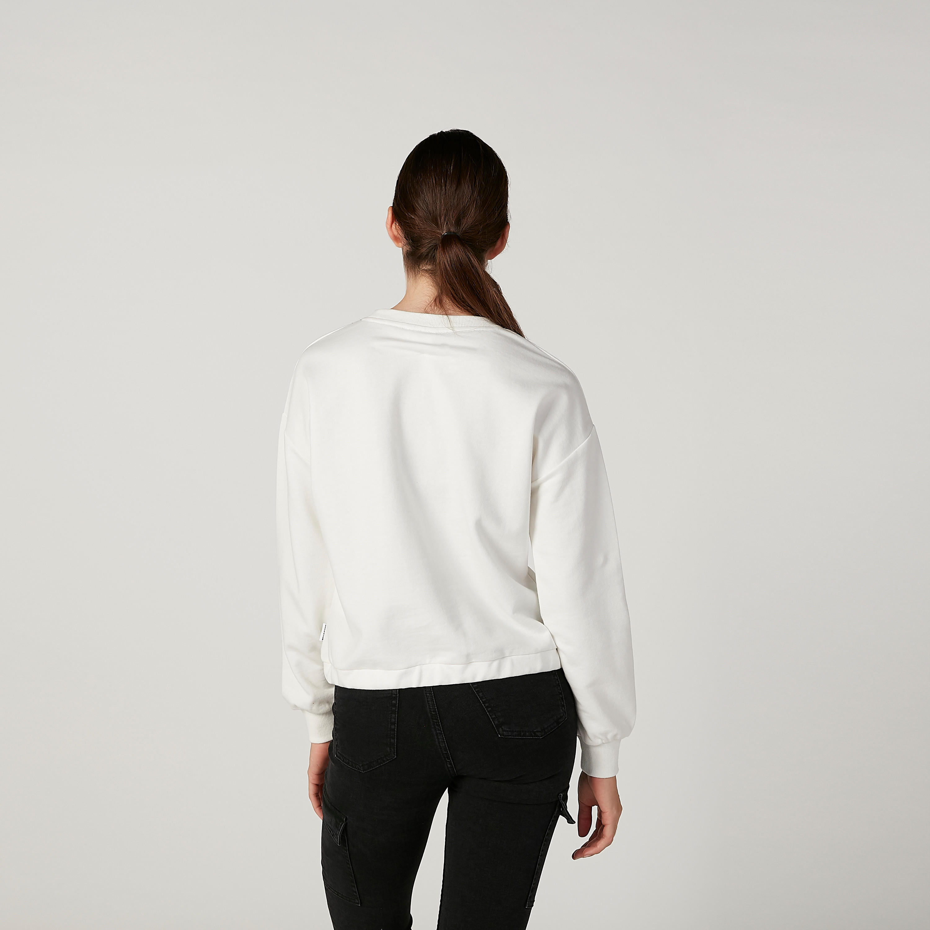 سويت شيرت بياقة مستديرة وأكمام طويلة وطبعات هالو كيتي-women-winterwear-hoodiesandsweatshirts-sweatshirts-image-1