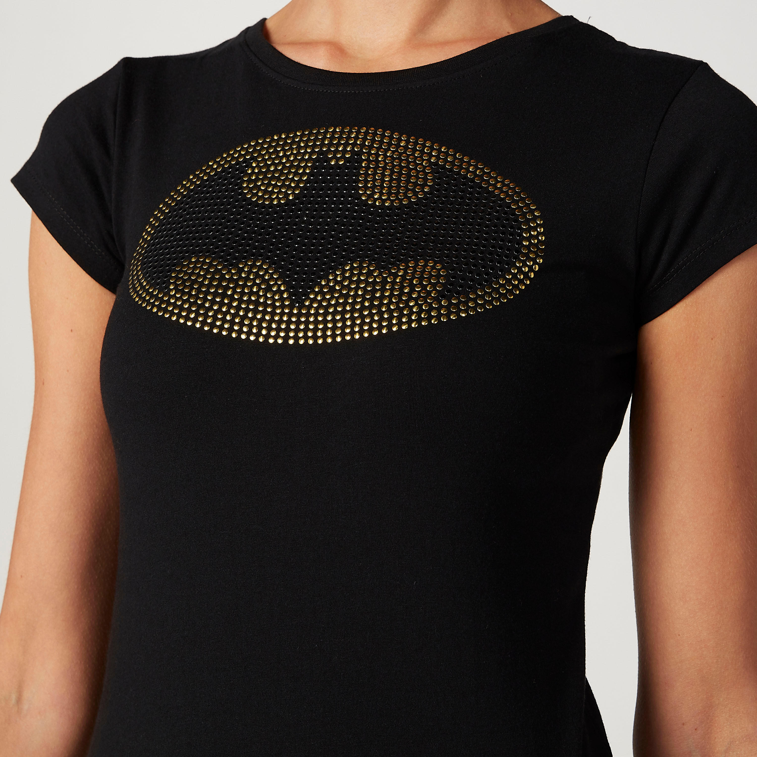 بلوزة مستدامة سكيني بأكمام كاب وتزيينات باتمان-women-clothing-tshirts-image-3
