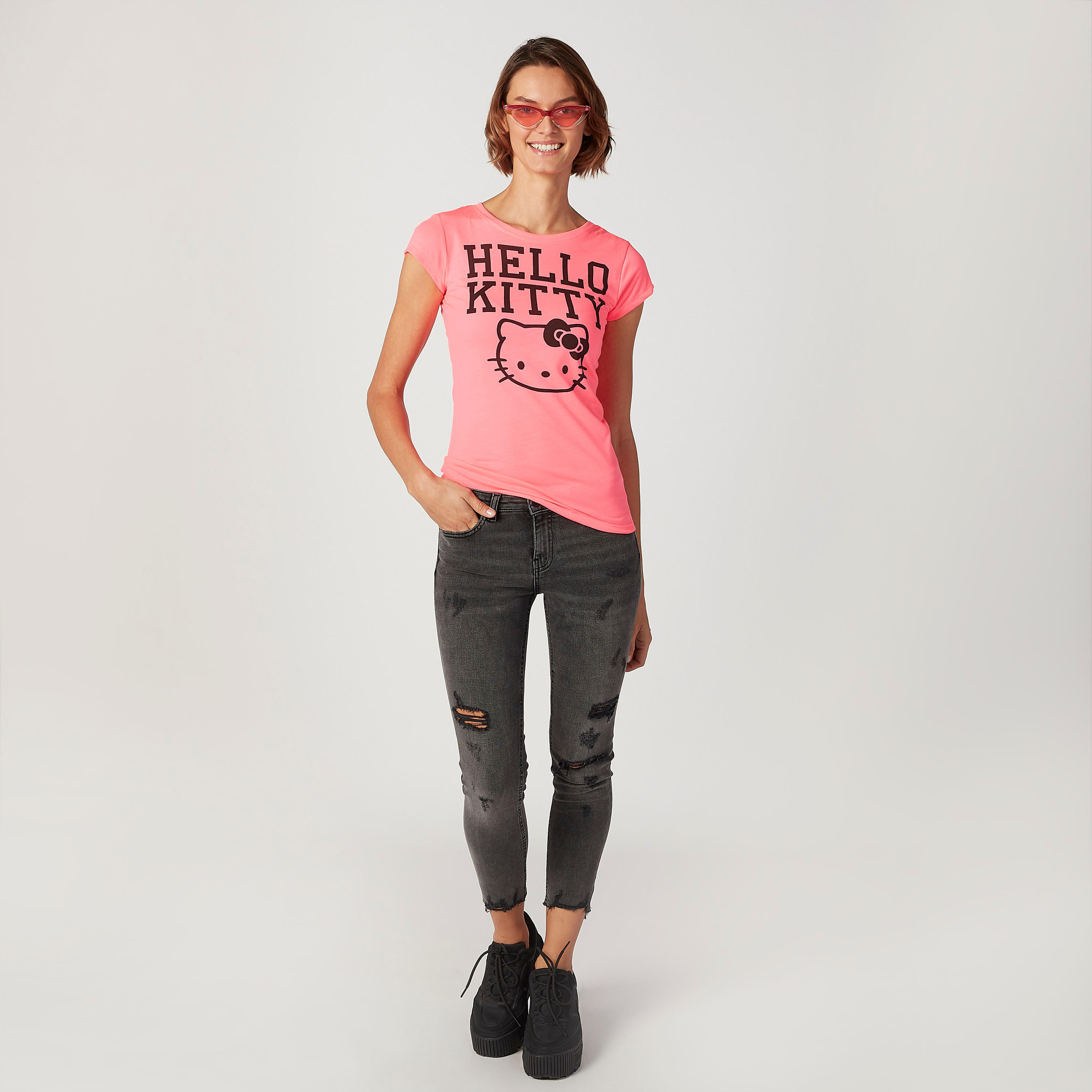 تيشيرت سكيني بياقة مستديرة وأكمام كاب وطبعات هالو كيتي-women-clothing-tshirts-image-2