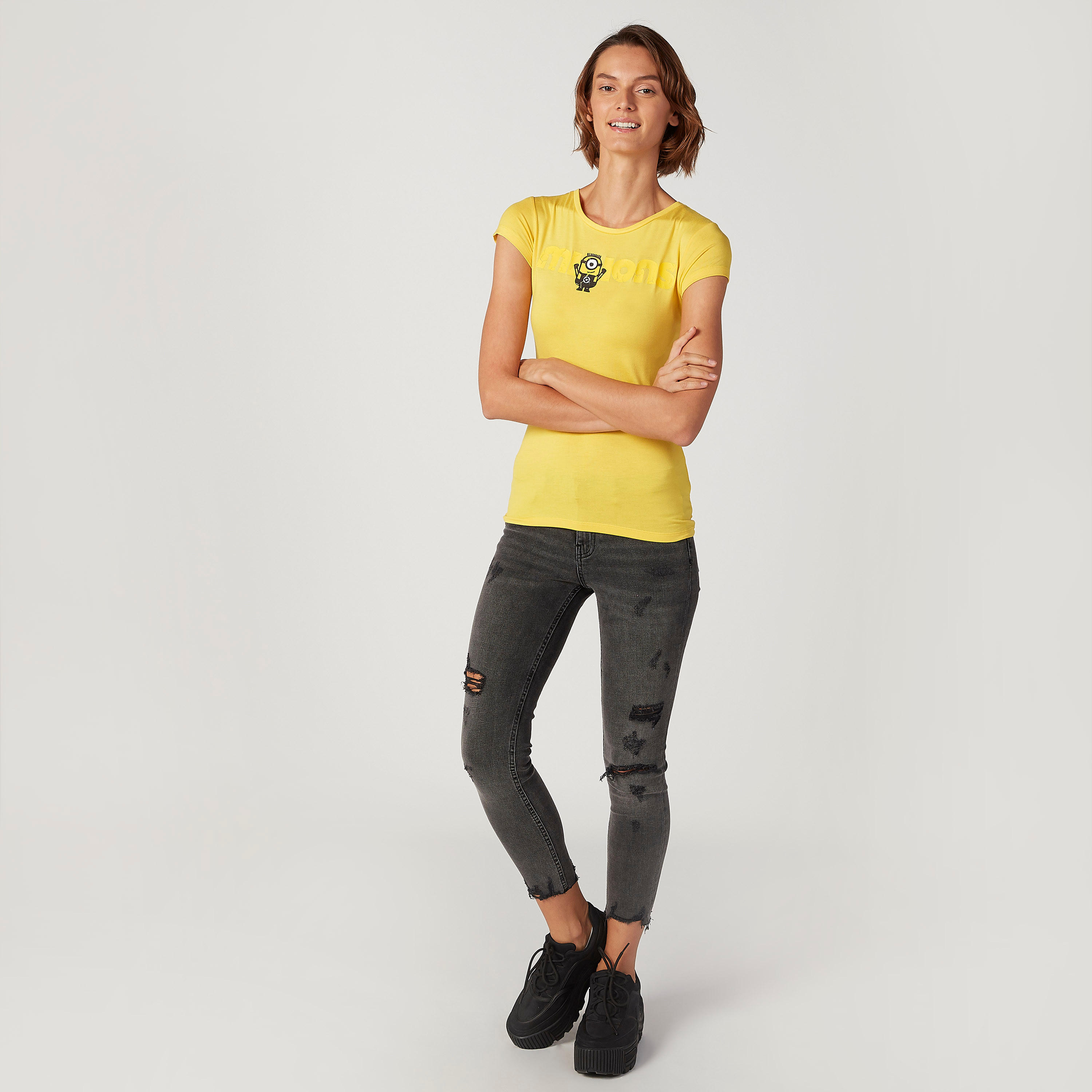 تيشيرت سكيني بياقة مستديرة وأكمام كاب وطبعات مينيونز-women-clothing-tshirts-image-2