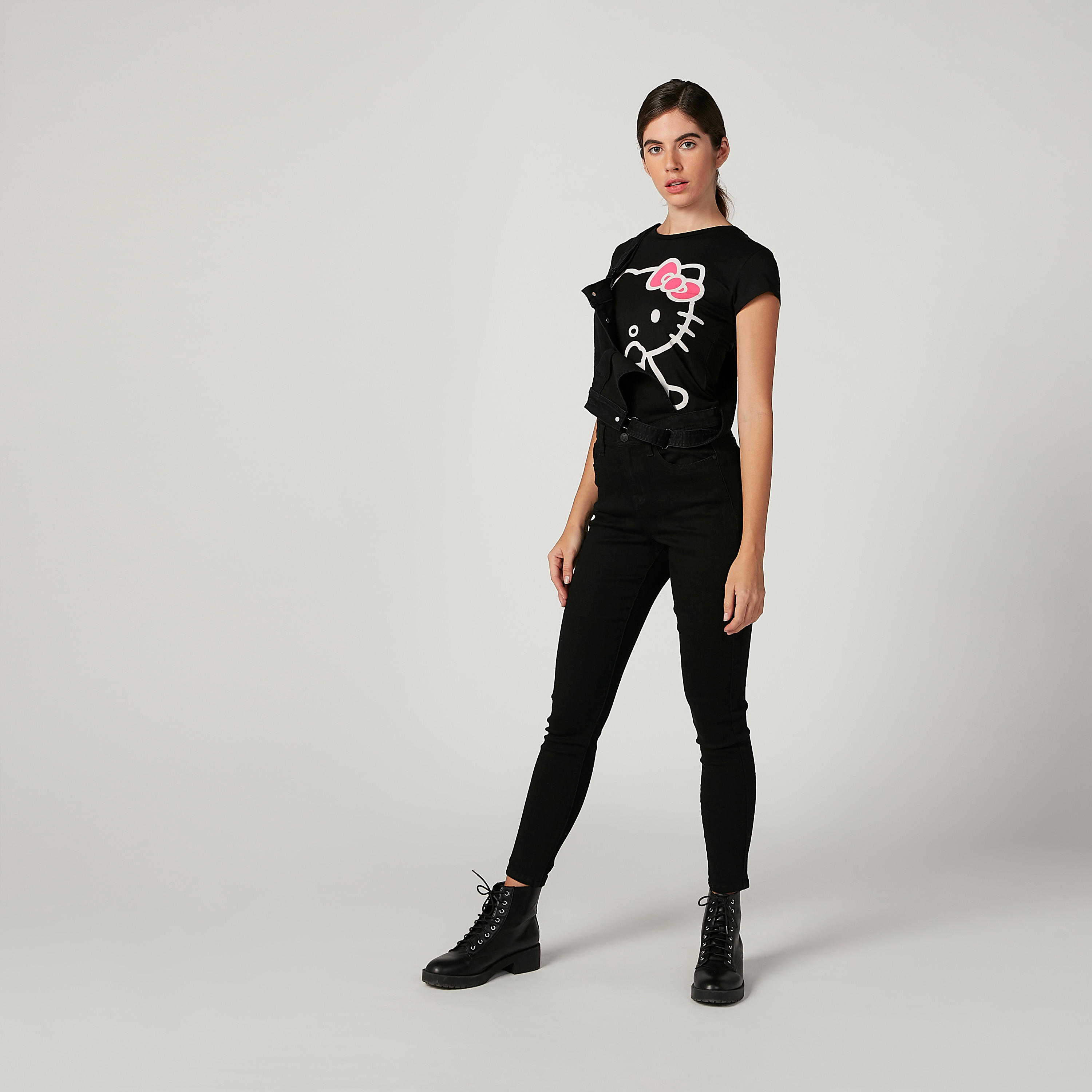تيشيرت سكيني بياقة مستديرة وأكمام كاب وطبعات هالو كيتي-women-clothing-tshirts-image-2