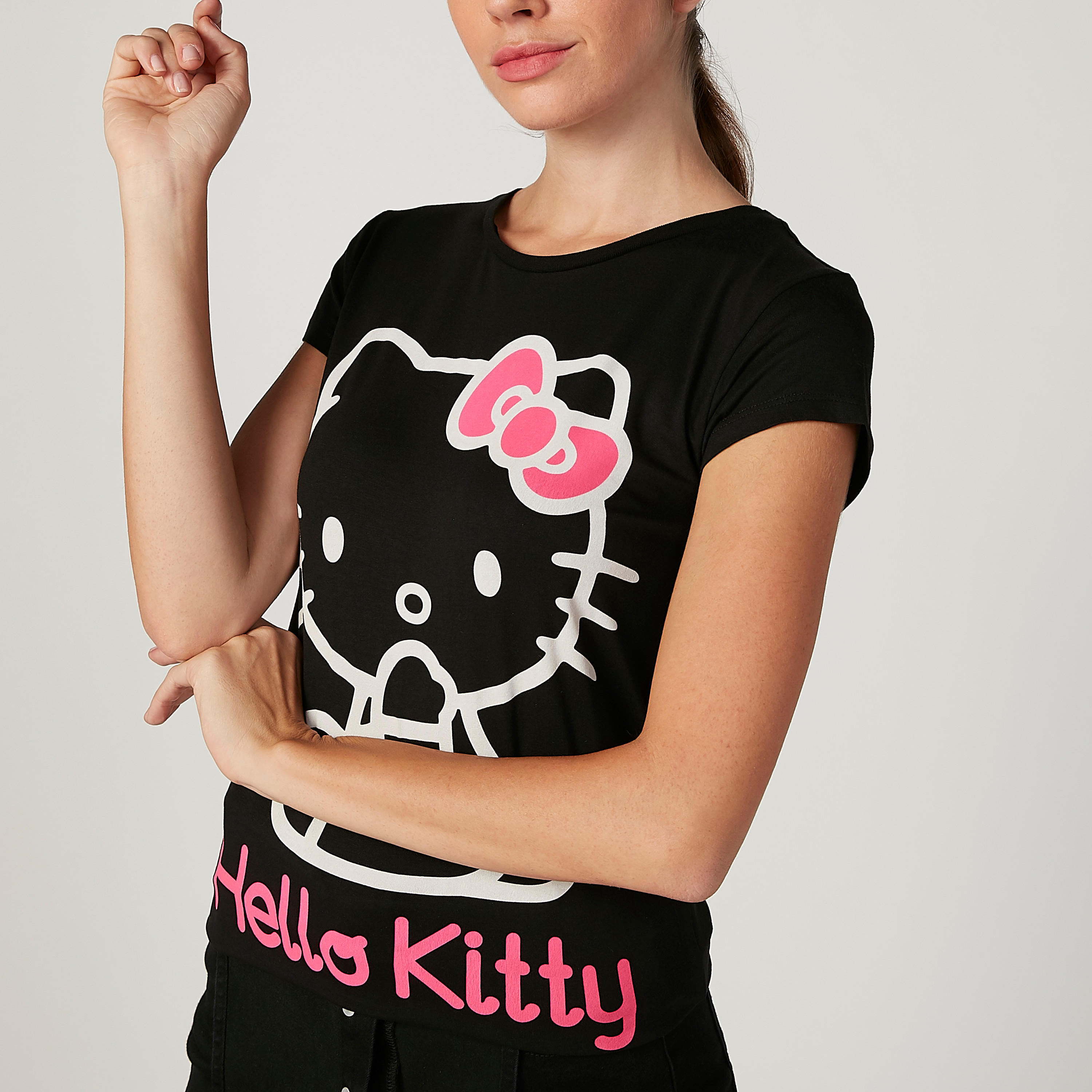 تيشيرت سكيني بياقة مستديرة وأكمام كاب وطبعات هالو كيتي-women-clothing-tshirts-image-3