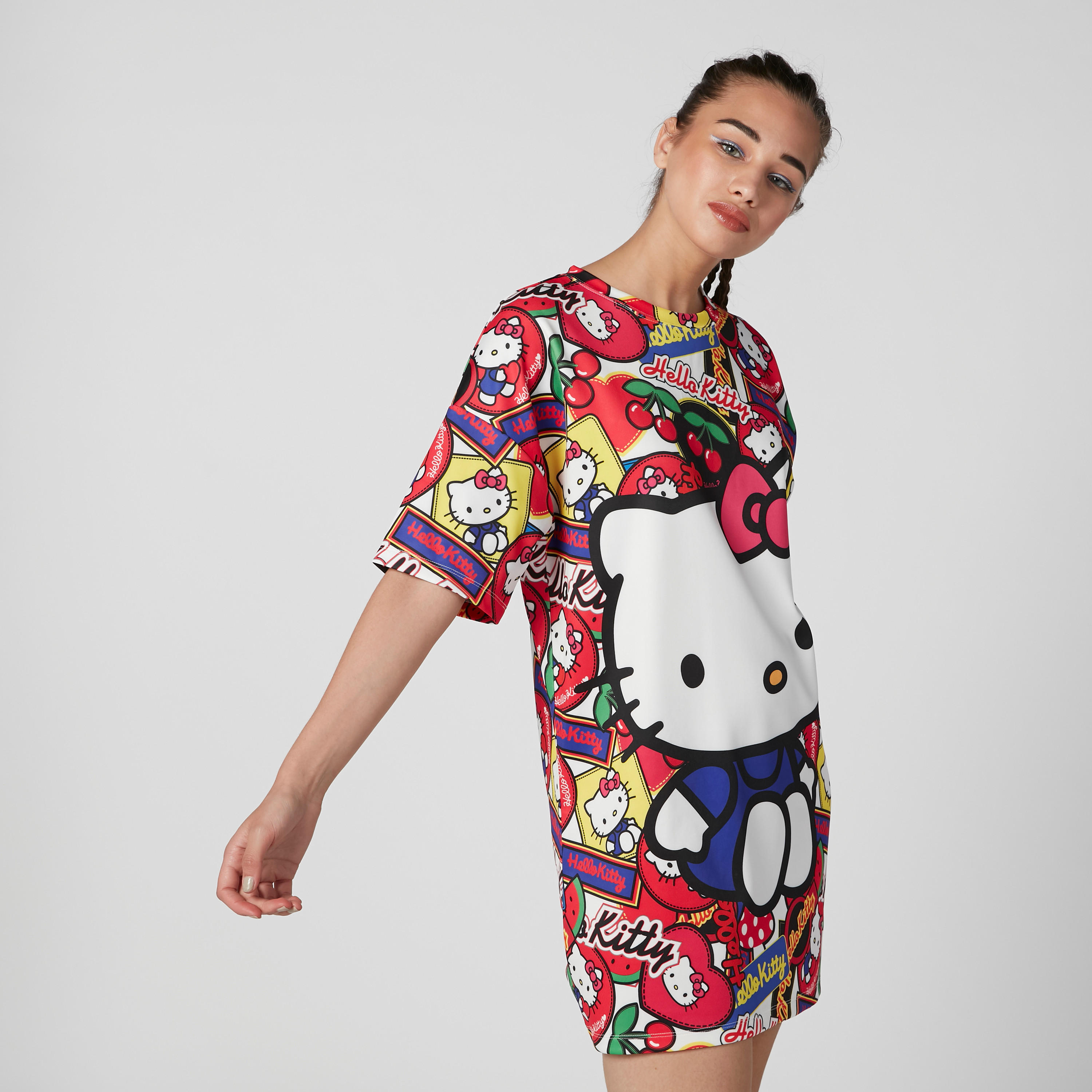 فستان تيشيرت بياقة مستديرة وأكتاف منسدلة وطبعات هالو كيتي-women-clothing-dresses-image-1