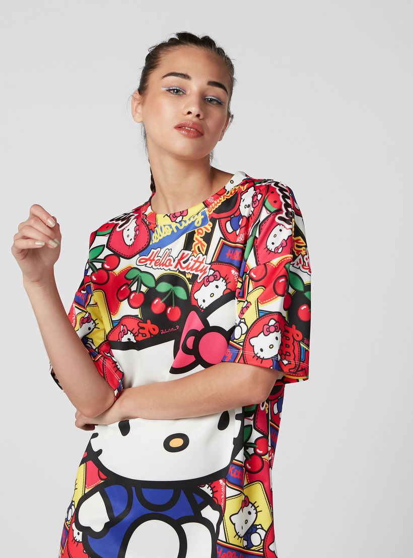 فستان تيشيرت بياقة مستديرة وأكتاف منسدلة وطبعات هالو كيتي-women-clothing-dresses-image-3