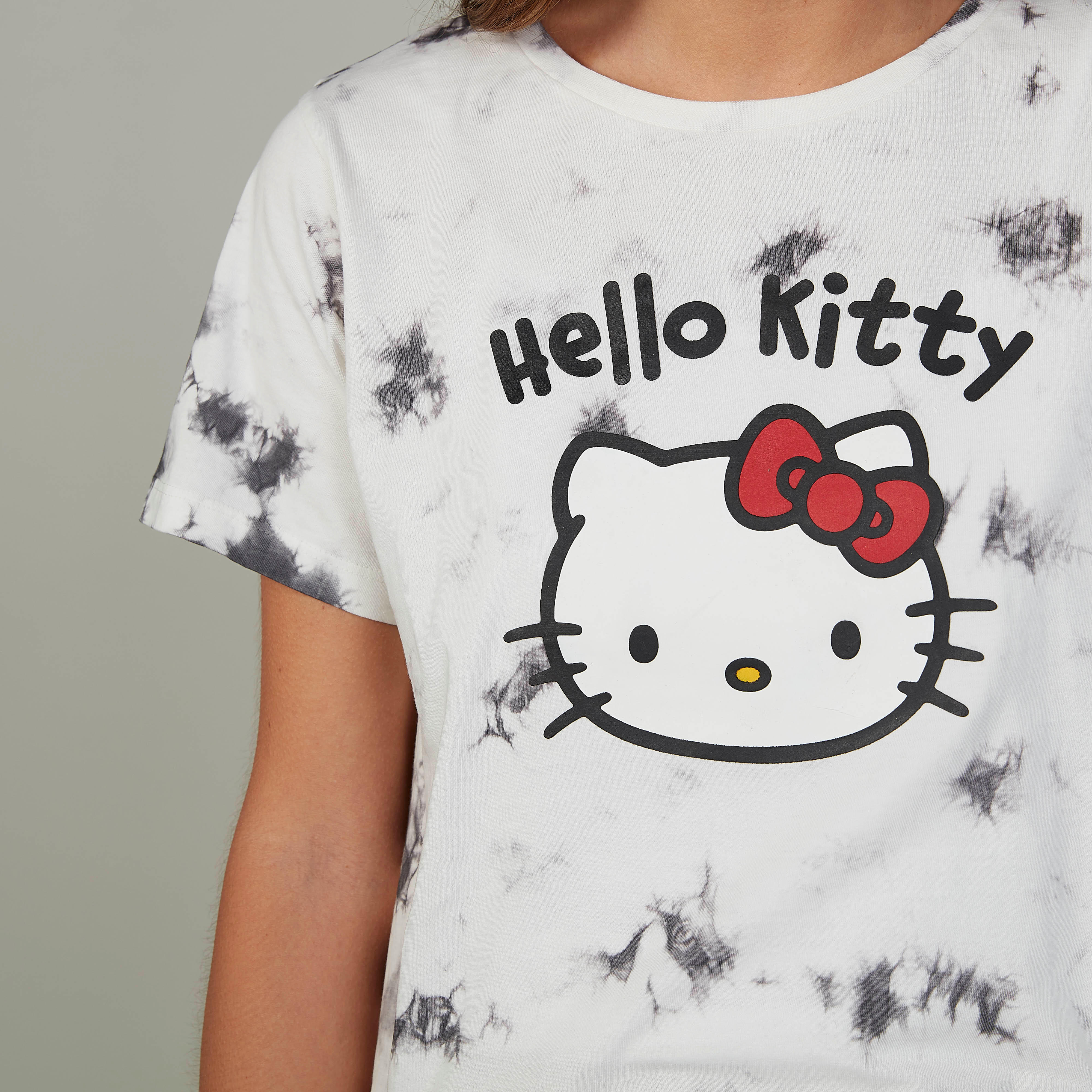 تيشيرت مستدام مقلّم بياقة بولو وأكمام قصيرة-women-clothing-tshirts-image-3