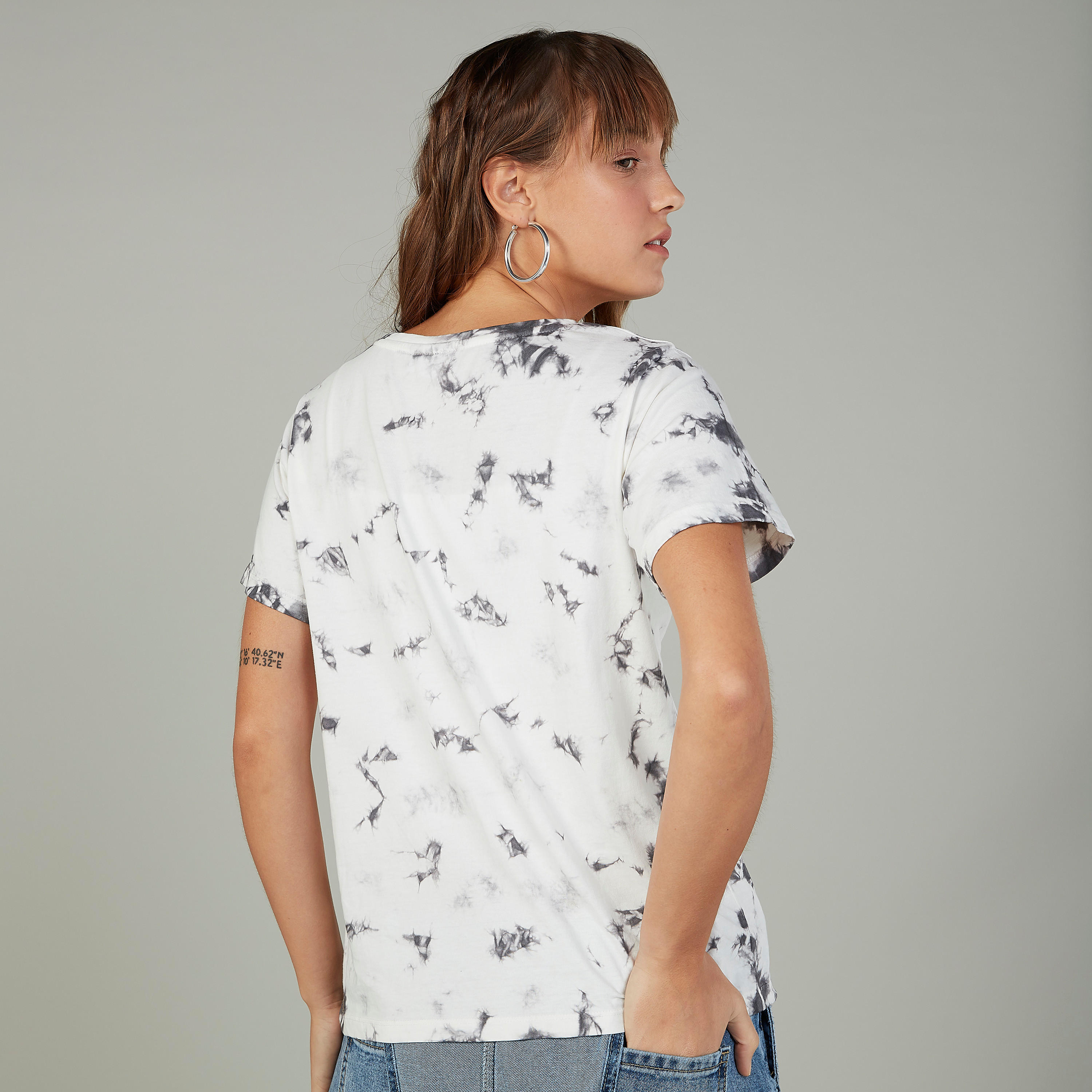 تيشيرت مستدام مقلّم بياقة بولو وأكمام قصيرة-women-clothing-tshirts-image-4