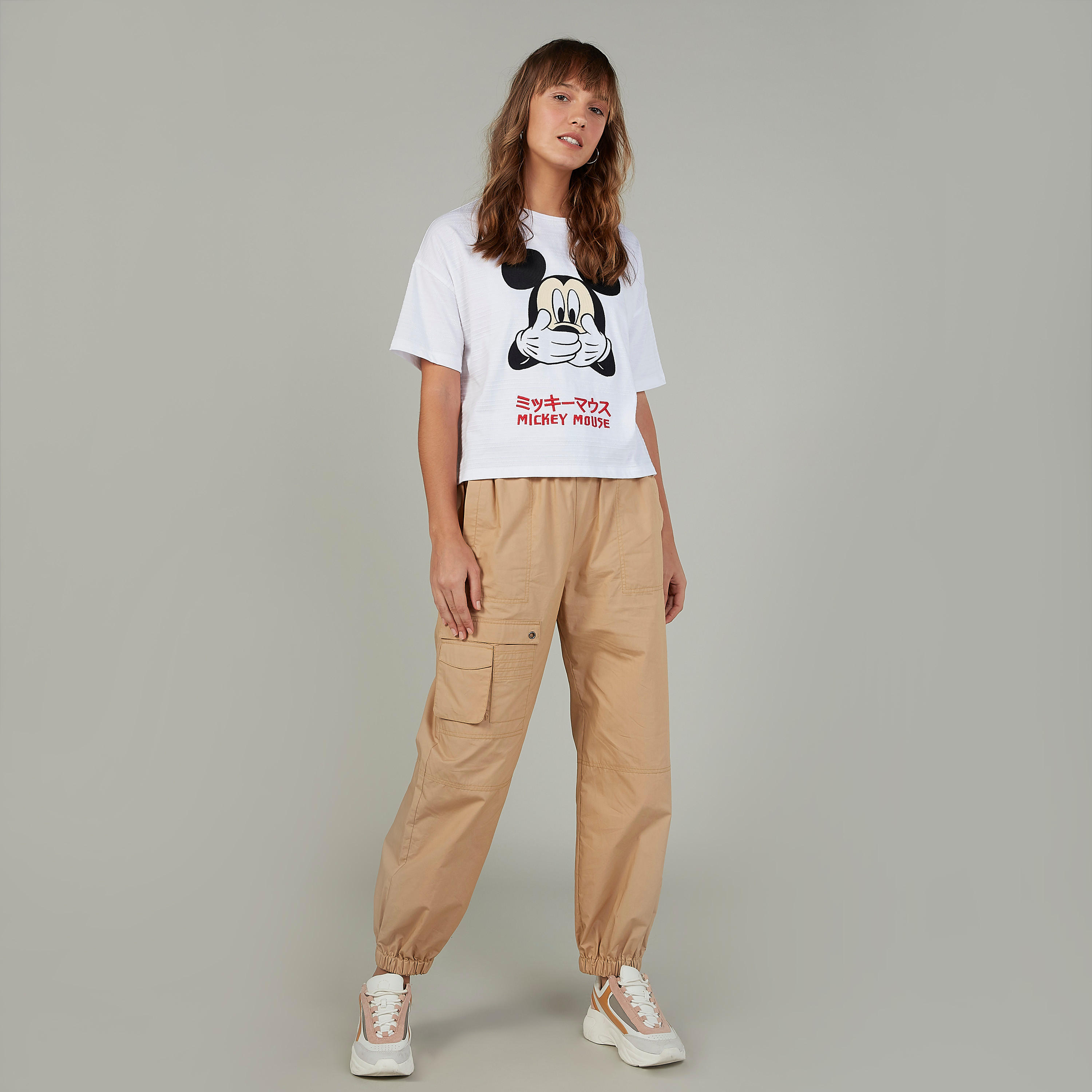 تيشيرت مستدام بياقة مستديرة وطبعات ميكي ماوس -women-clothing-tshirts-image-2