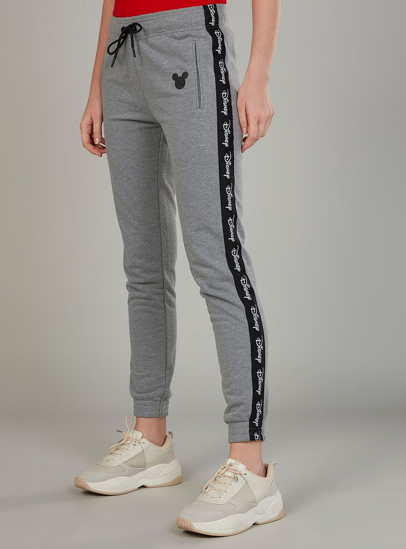 بنطلون رياضي سليم بخصر متوسط الارتفاع وجيوب بطبعات ميكي ماوس-women-clothing-bottoms-joggers-image-1