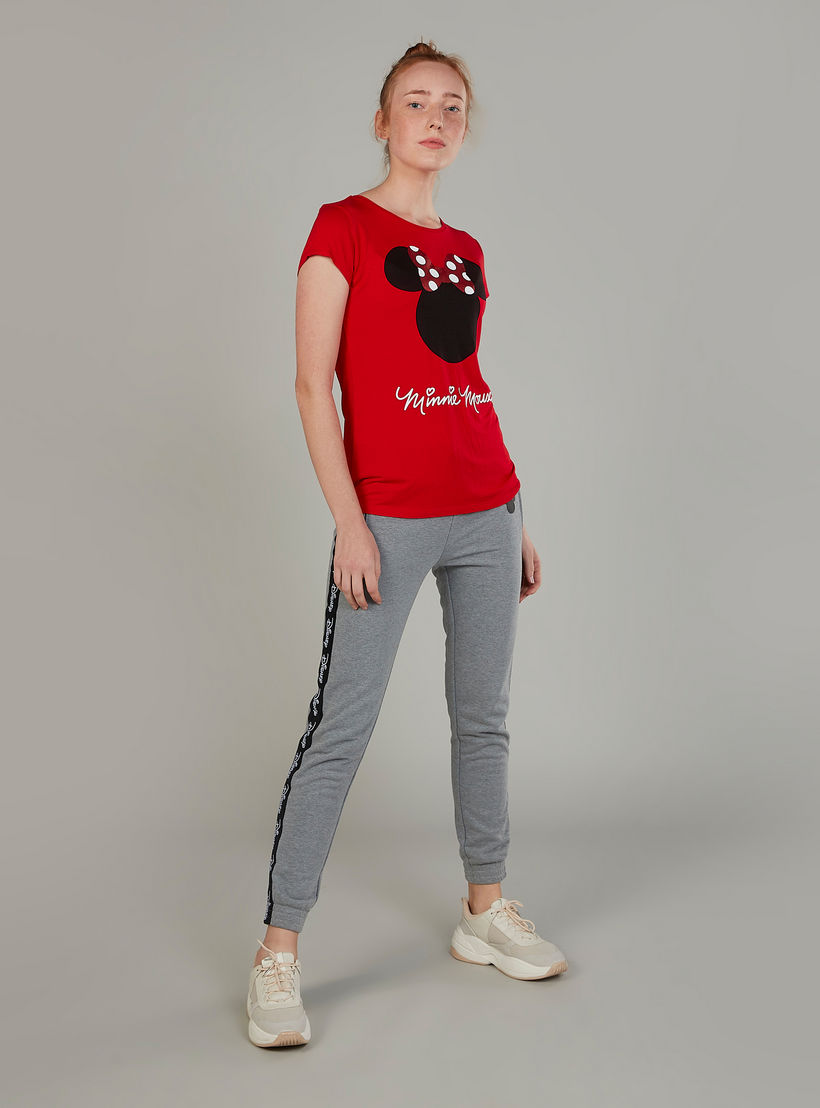 بنطلون رياضي سليم بخصر متوسط الارتفاع وجيوب بطبعات ميكي ماوس-women-clothing-bottoms-joggers-image-2