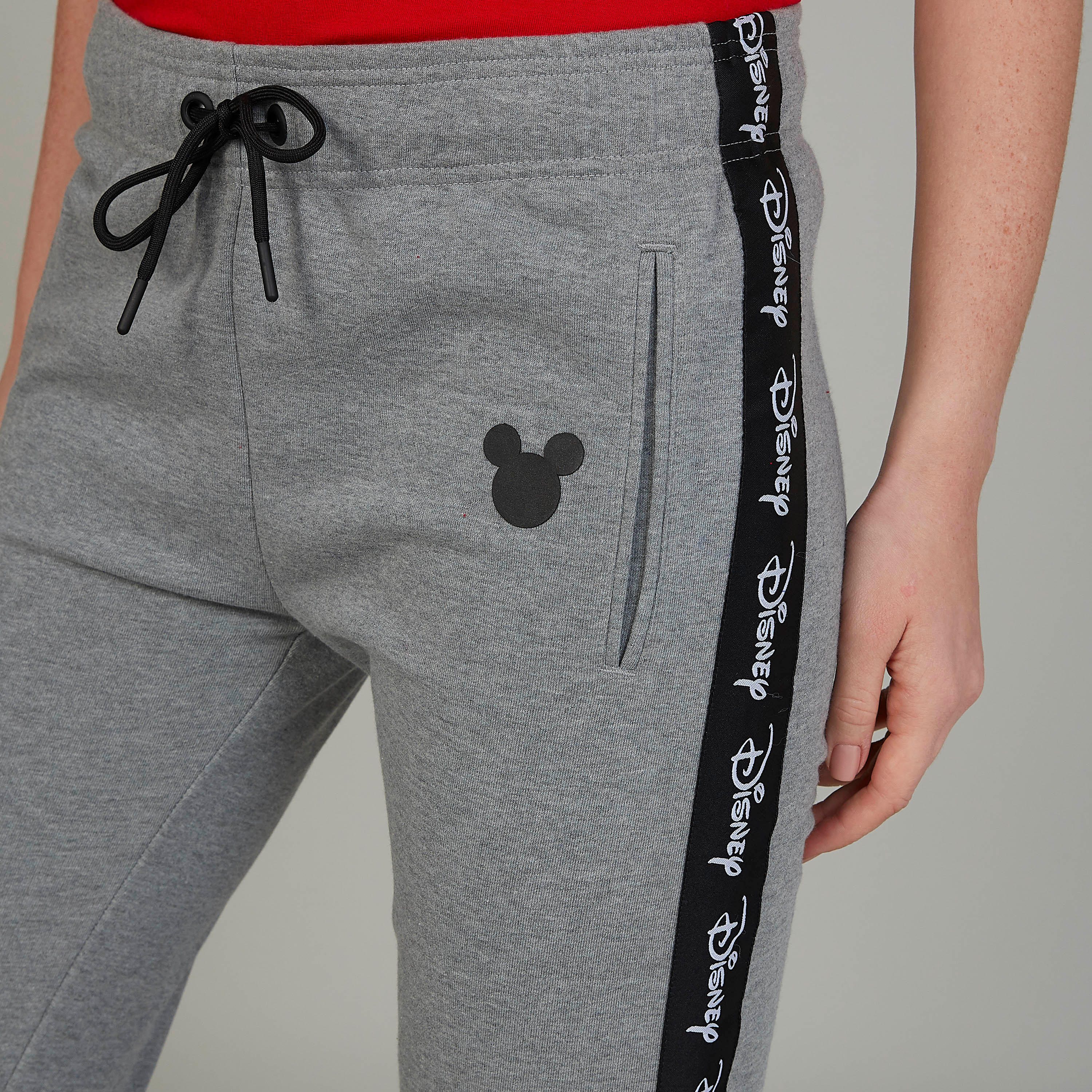 بنطلون رياضي سليم بخصر متوسط الارتفاع وجيوب بطبعات ميكي ماوس-women-clothing-bottoms-joggers-image-3