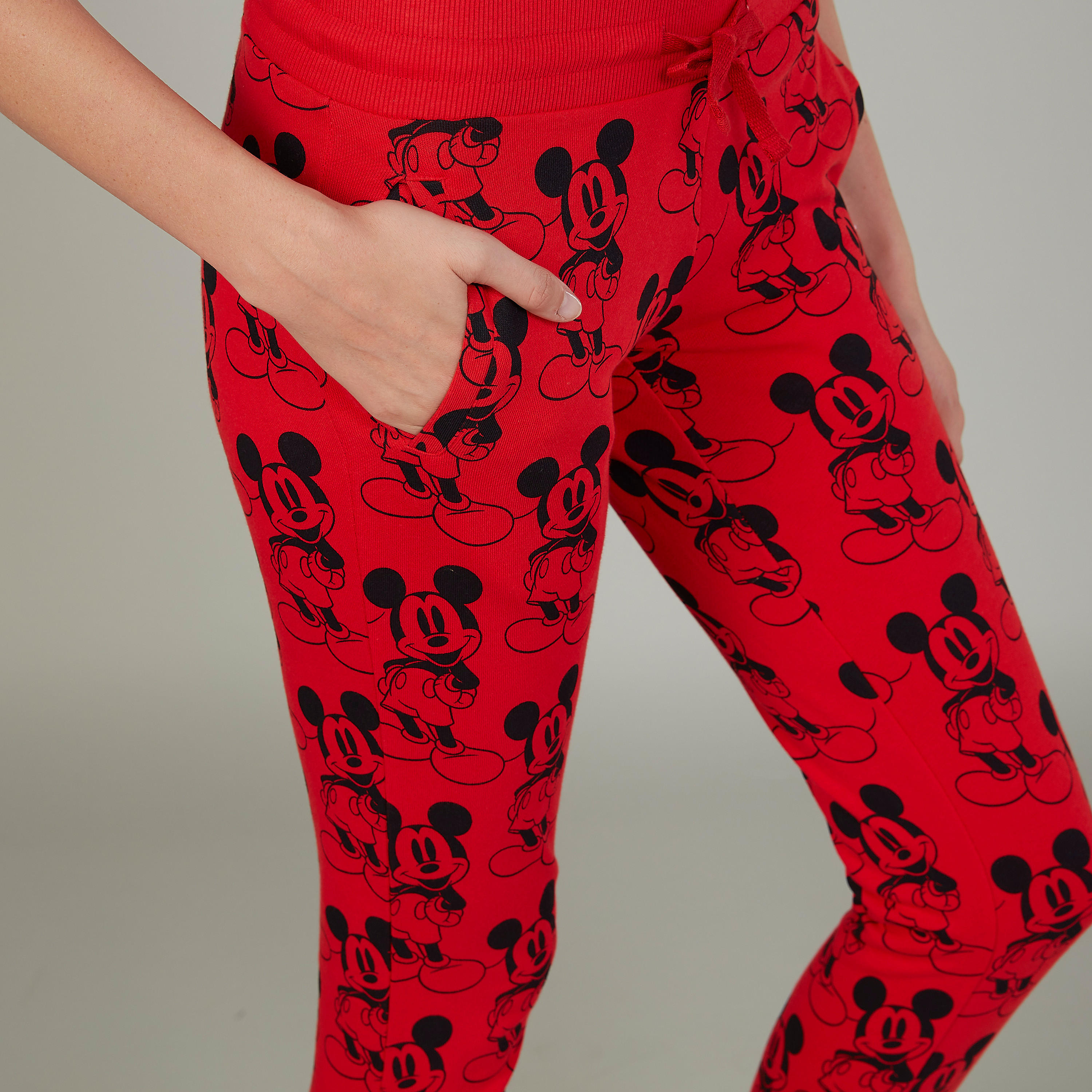 بنطلون رياضي بخصر مطّاطي وجيوب وطبعات ميكي ماوس-women-clothing-bottoms-joggers-image-3