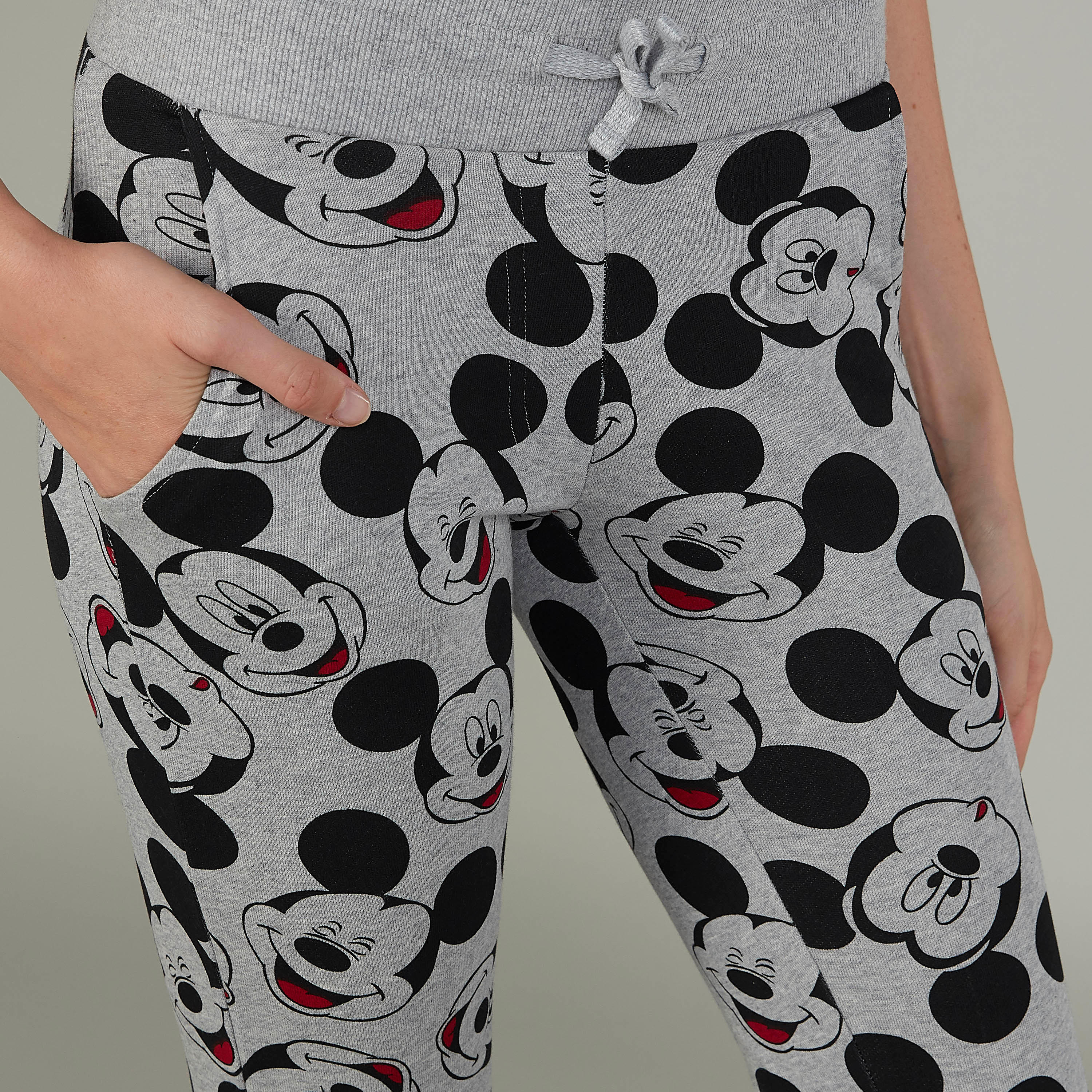 بنطلون رياضي بخصر مطّاطي وجيوب وطبعات ميكي ماوس-women-clothing-bottoms-joggers-image-3
