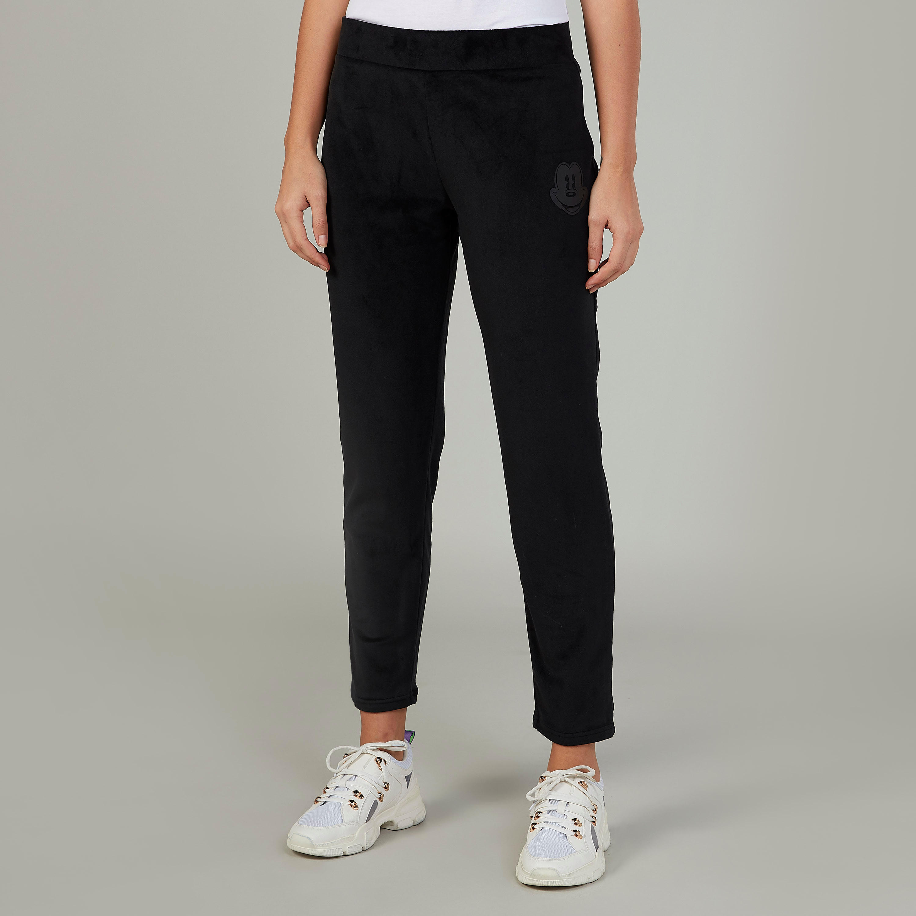 بنطلون قصير بخصر متوسط الإرتفاع بتفاصيل شريطة وطبعات ميكي ماوس-women-clothing-bottoms-trousers-image-1
