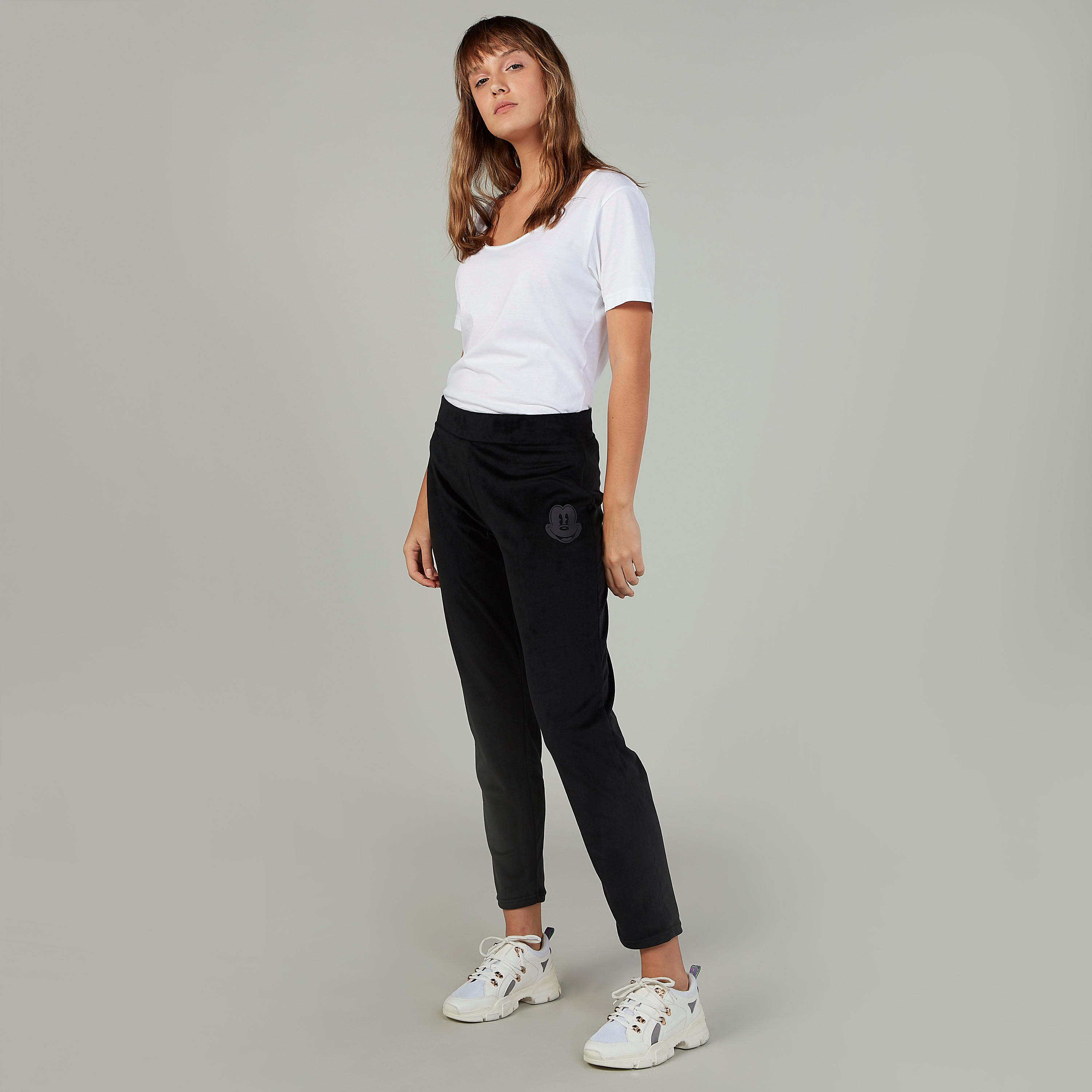 بنطلون قصير بخصر متوسط الإرتفاع بتفاصيل شريطة وطبعات ميكي ماوس-women-clothing-bottoms-trousers-image-2