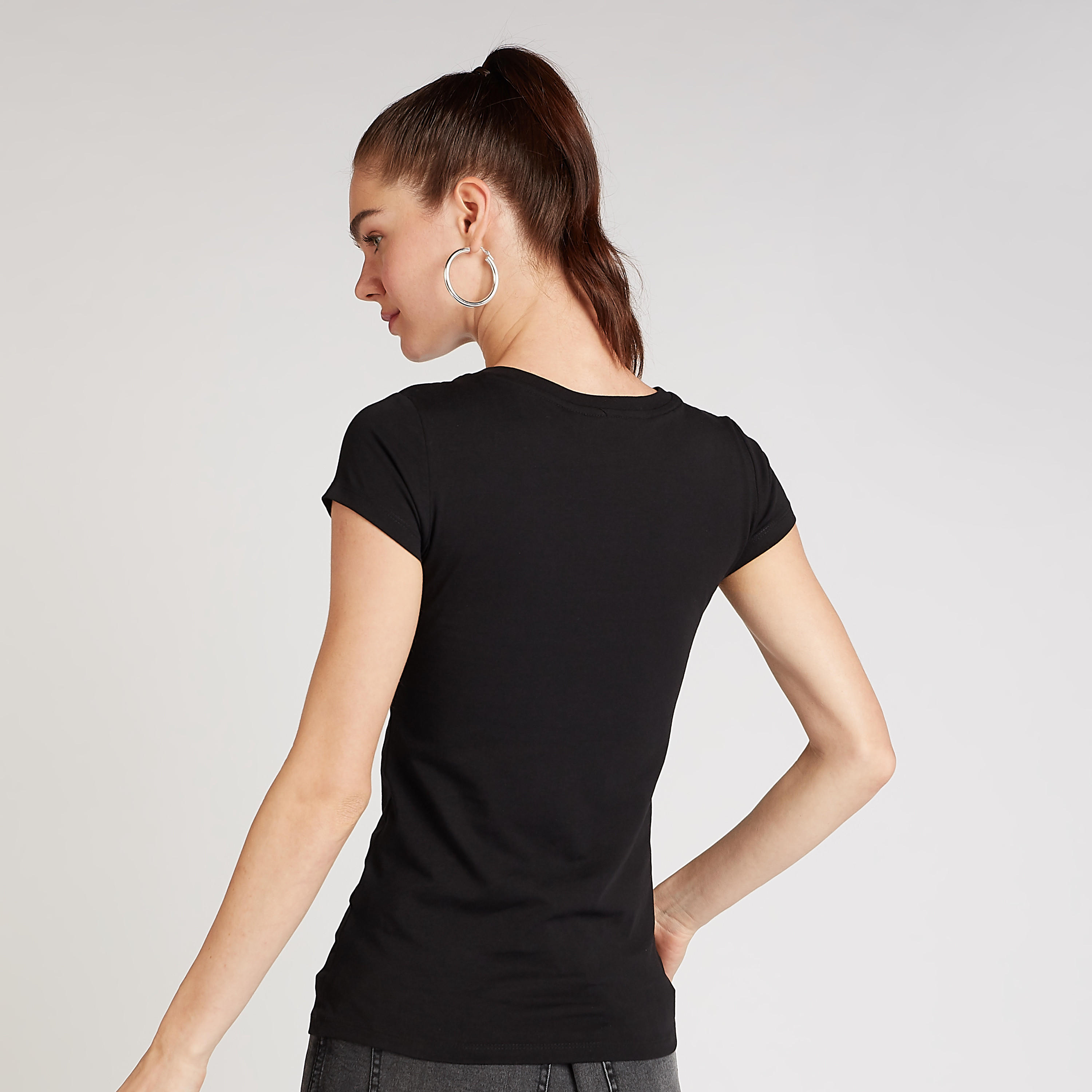 تيشيرت بياقة ضيّقة وأكمام كاب وطبعات غارفيد-women-clothing-tshirts-image-4